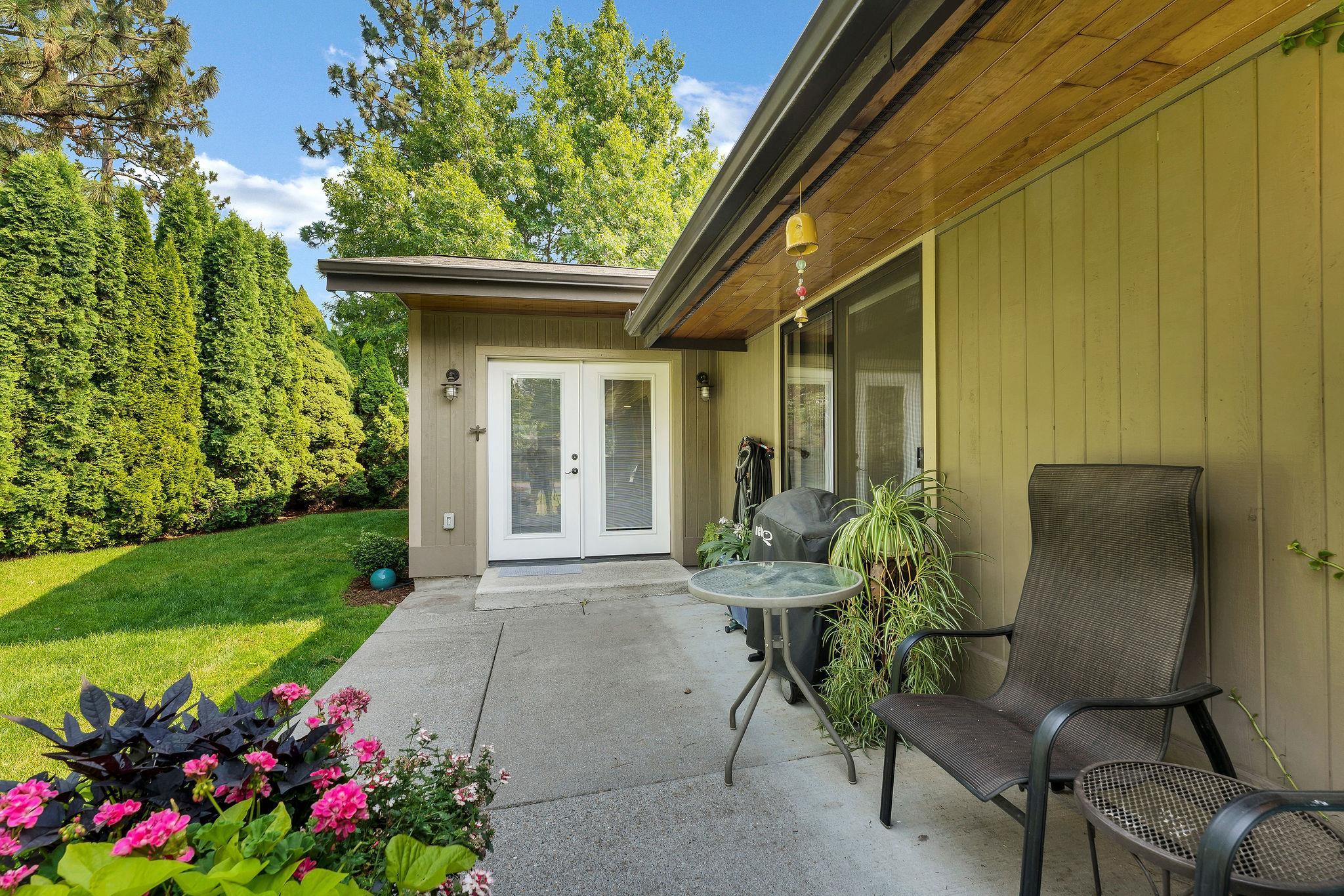 2221 E Rockwood Blvd - Photo 31