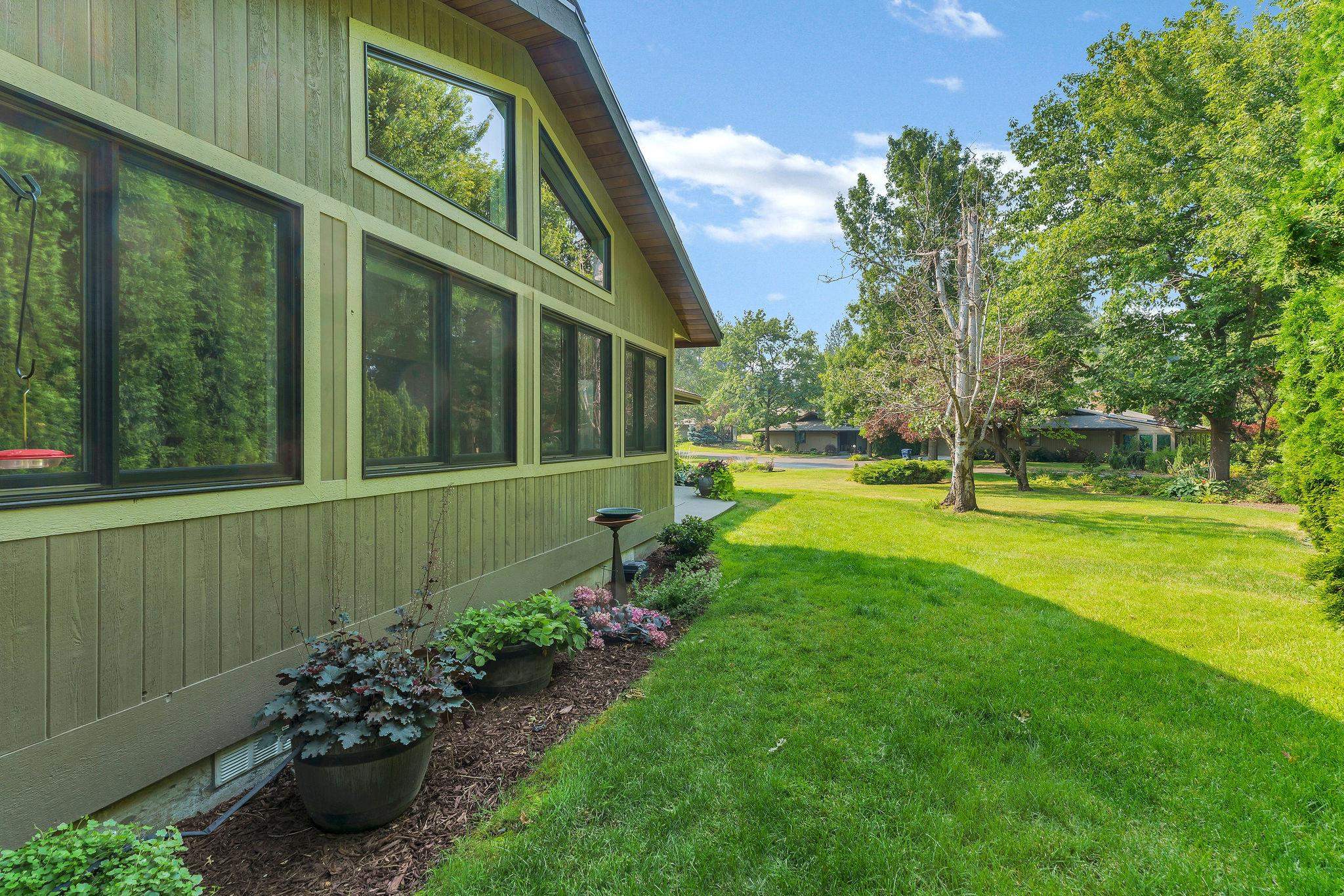 2221 E Rockwood Blvd - Photo 32