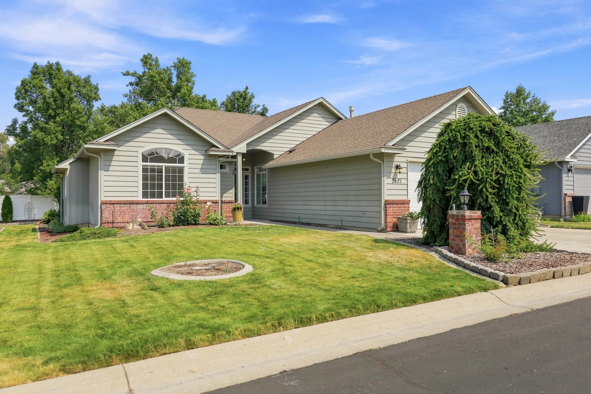 2627 E 62nd Ln - Photo 1