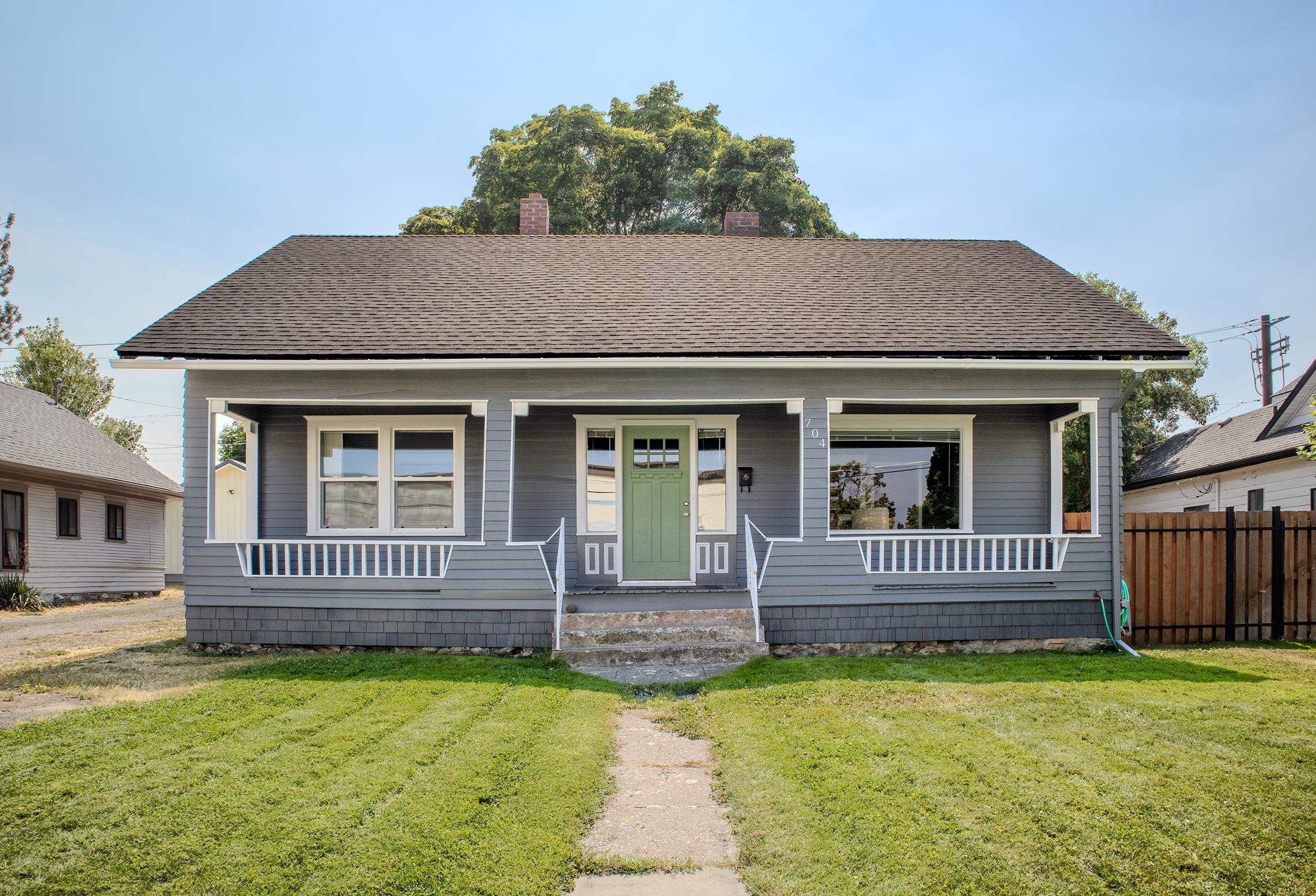 704 E 31st Ave - Photo 1
