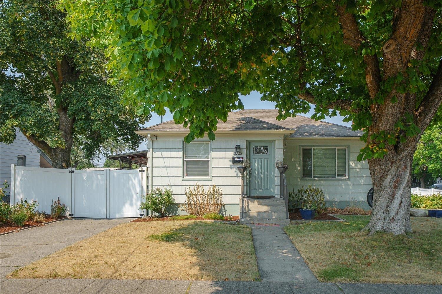 2725 E Nora Ave - Photo 1