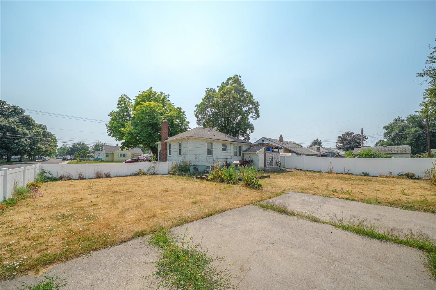 2725 E Nora Ave - Photo 29