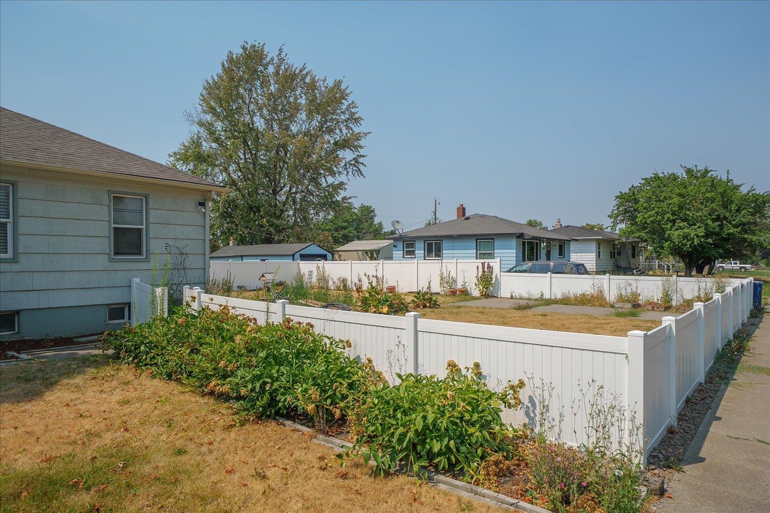 2725 E Nora Ave - Photo 23