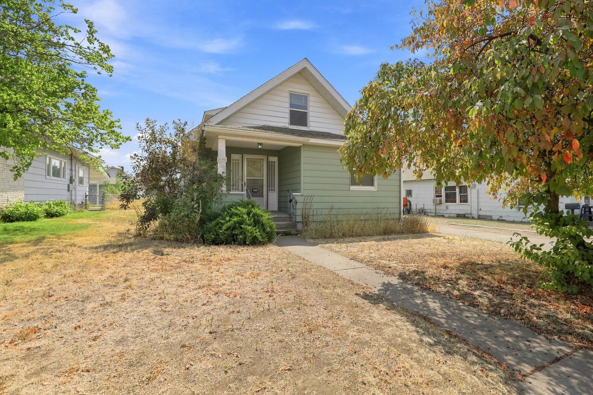 2608 E ROWAN Ave - Photo 1