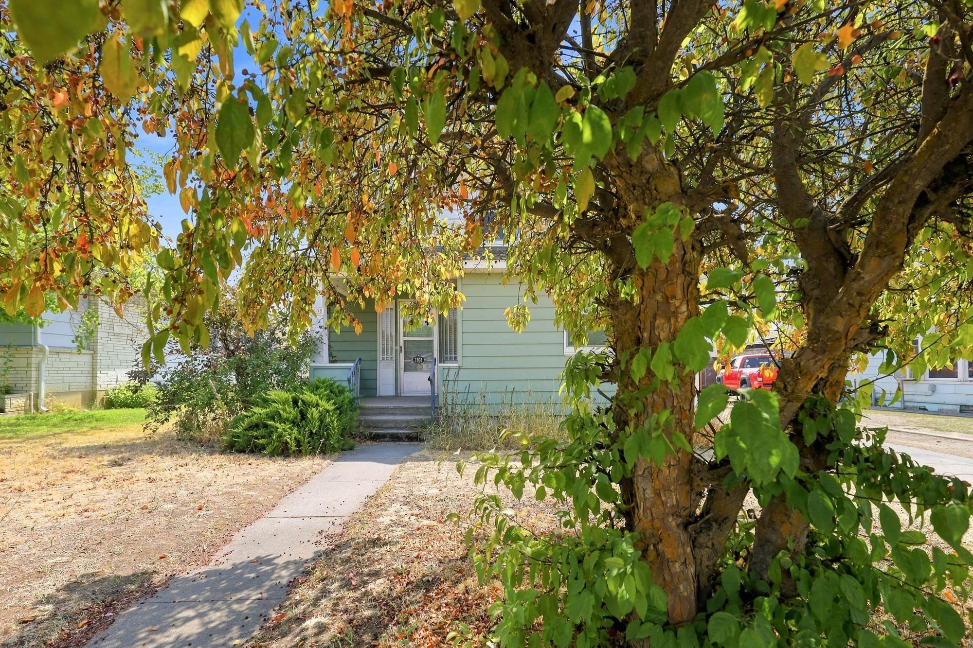 2608 E ROWAN Ave - Photo 2