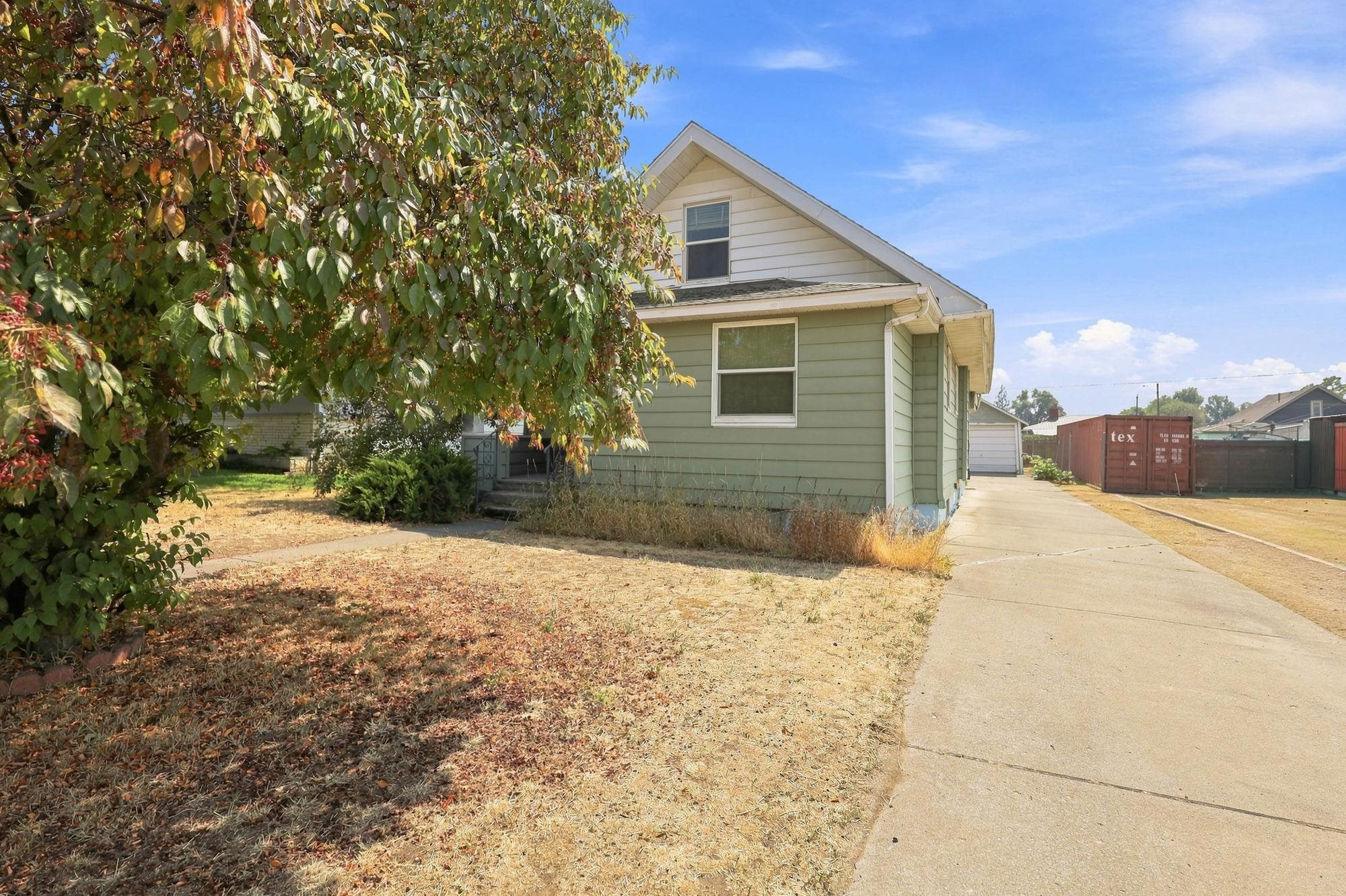 2608 E ROWAN Ave - Photo 3