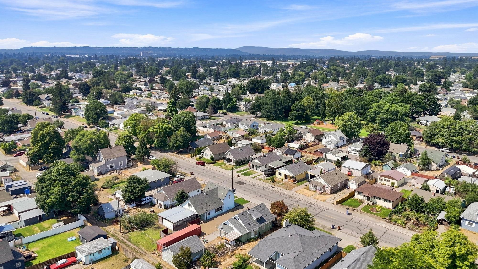 2608 E ROWAN Ave - Photo 31