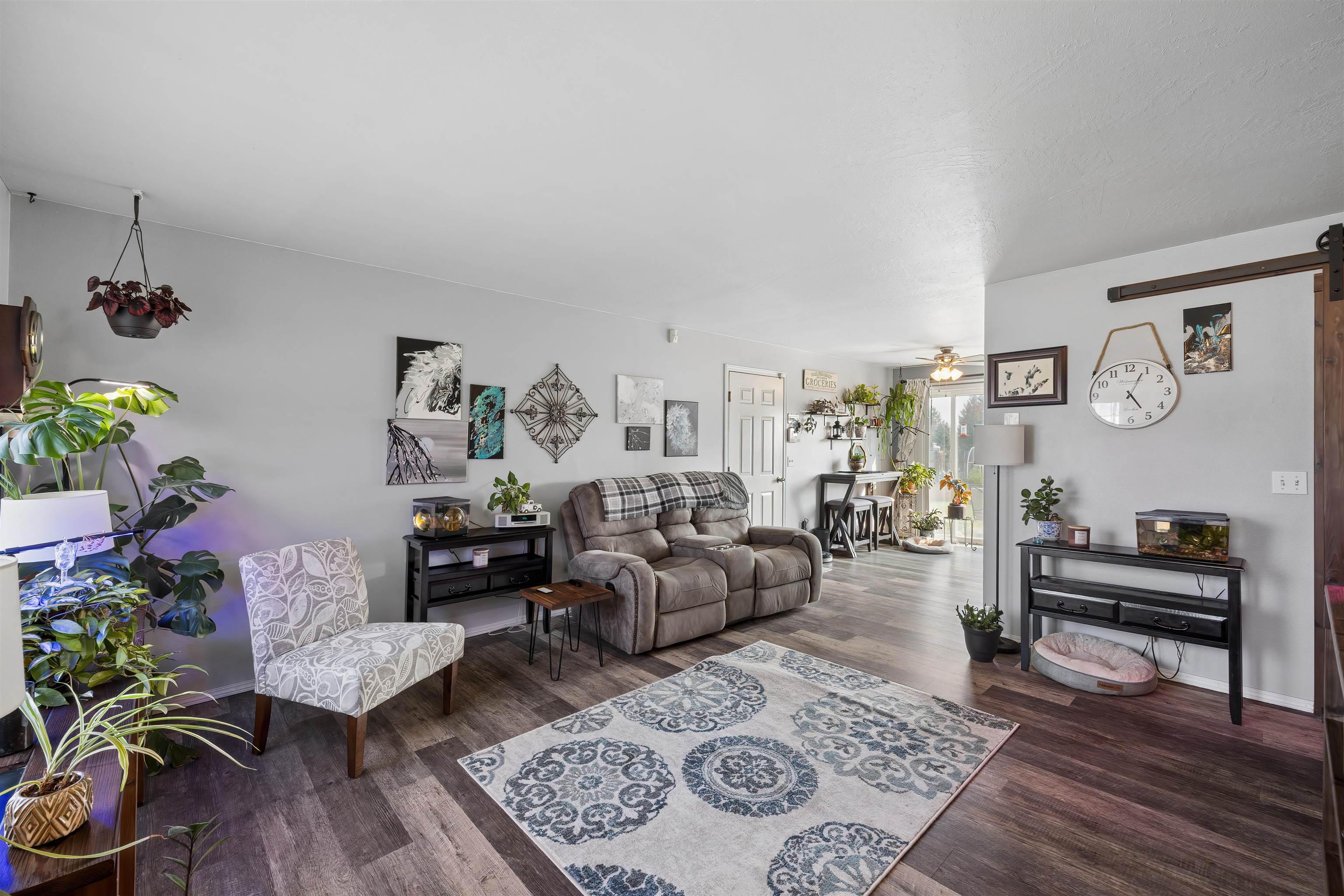 20216 E Grace Ln - Photo 3