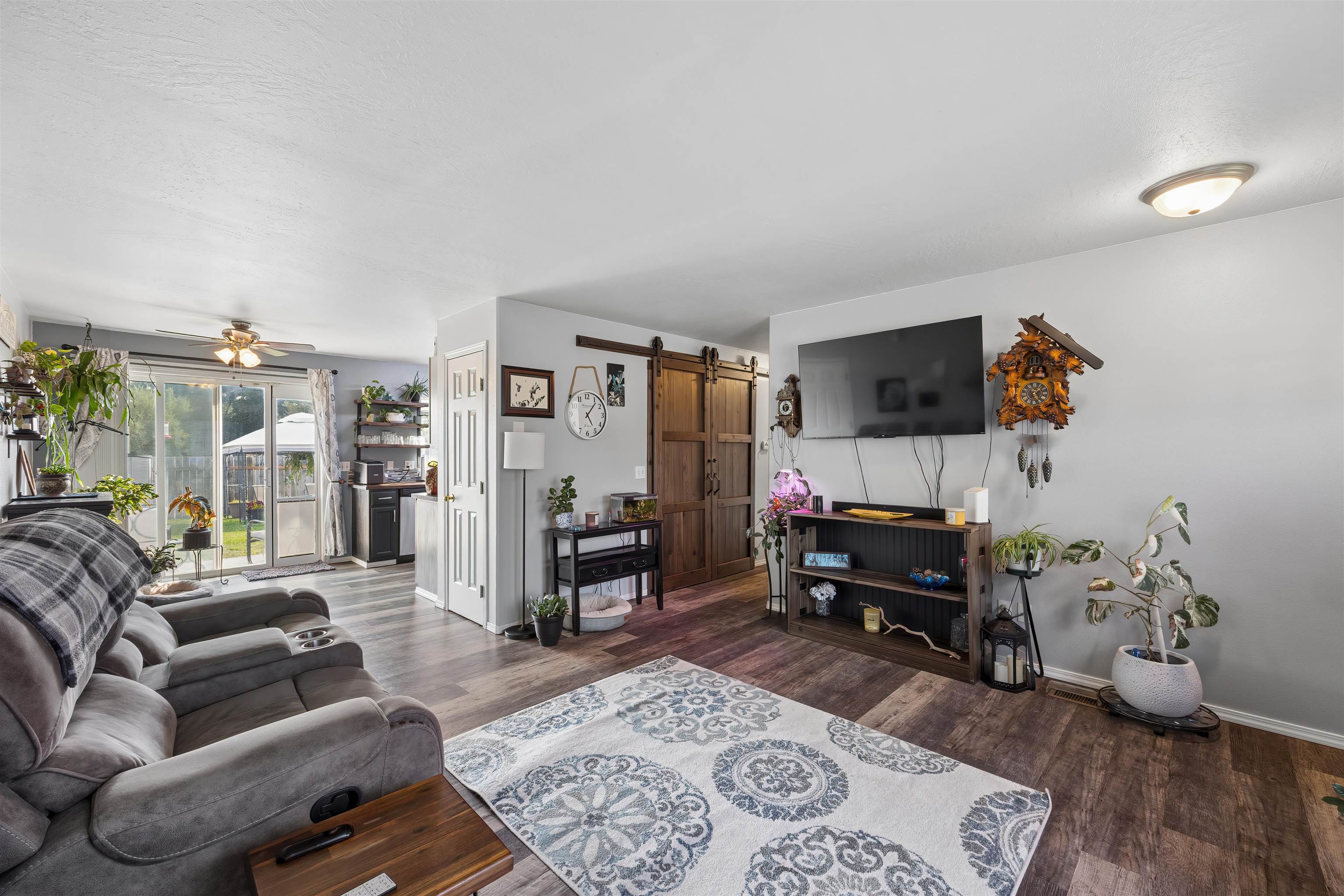 20216 E Grace Ln - Photo 4