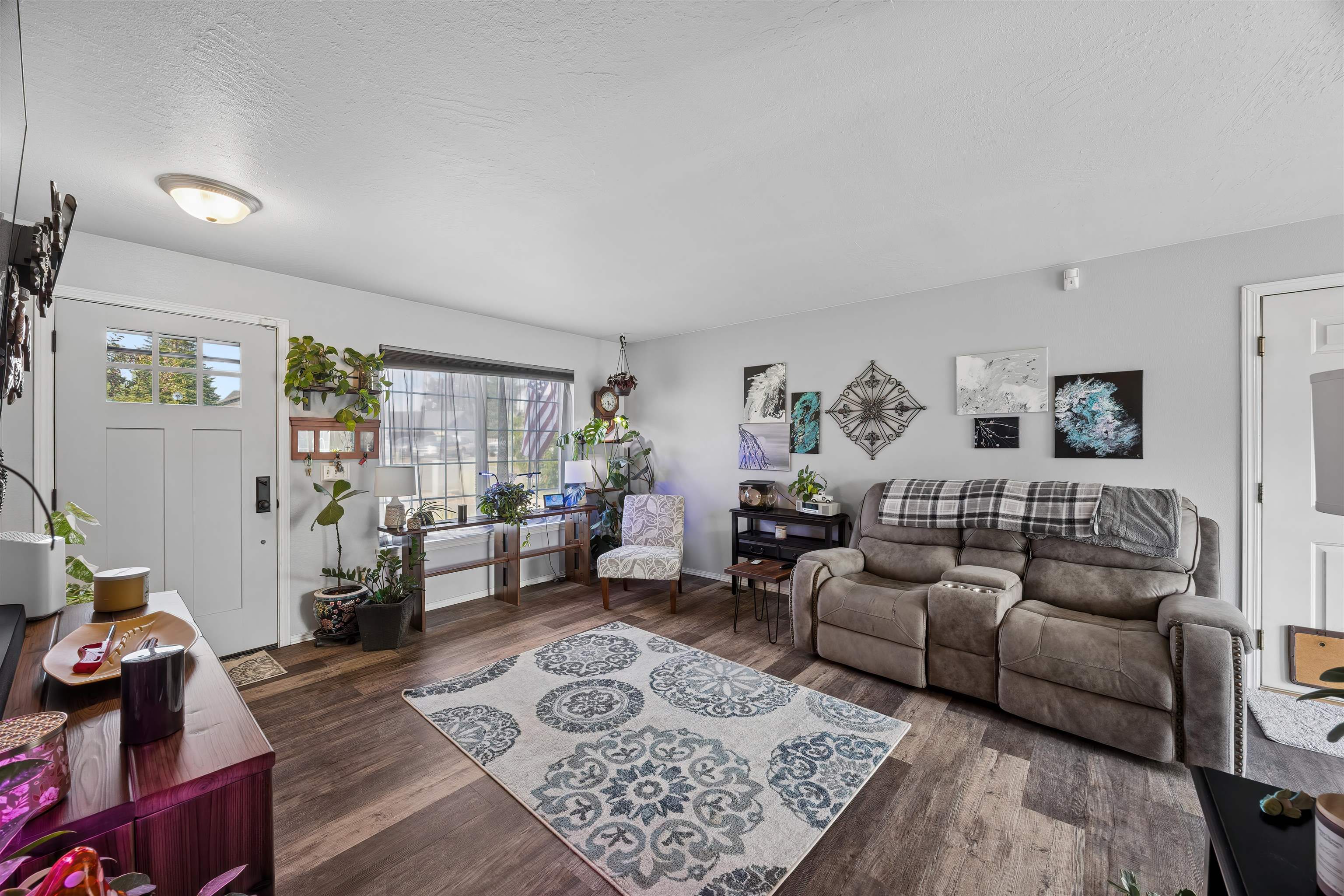 20216 E Grace Ln - Photo 5