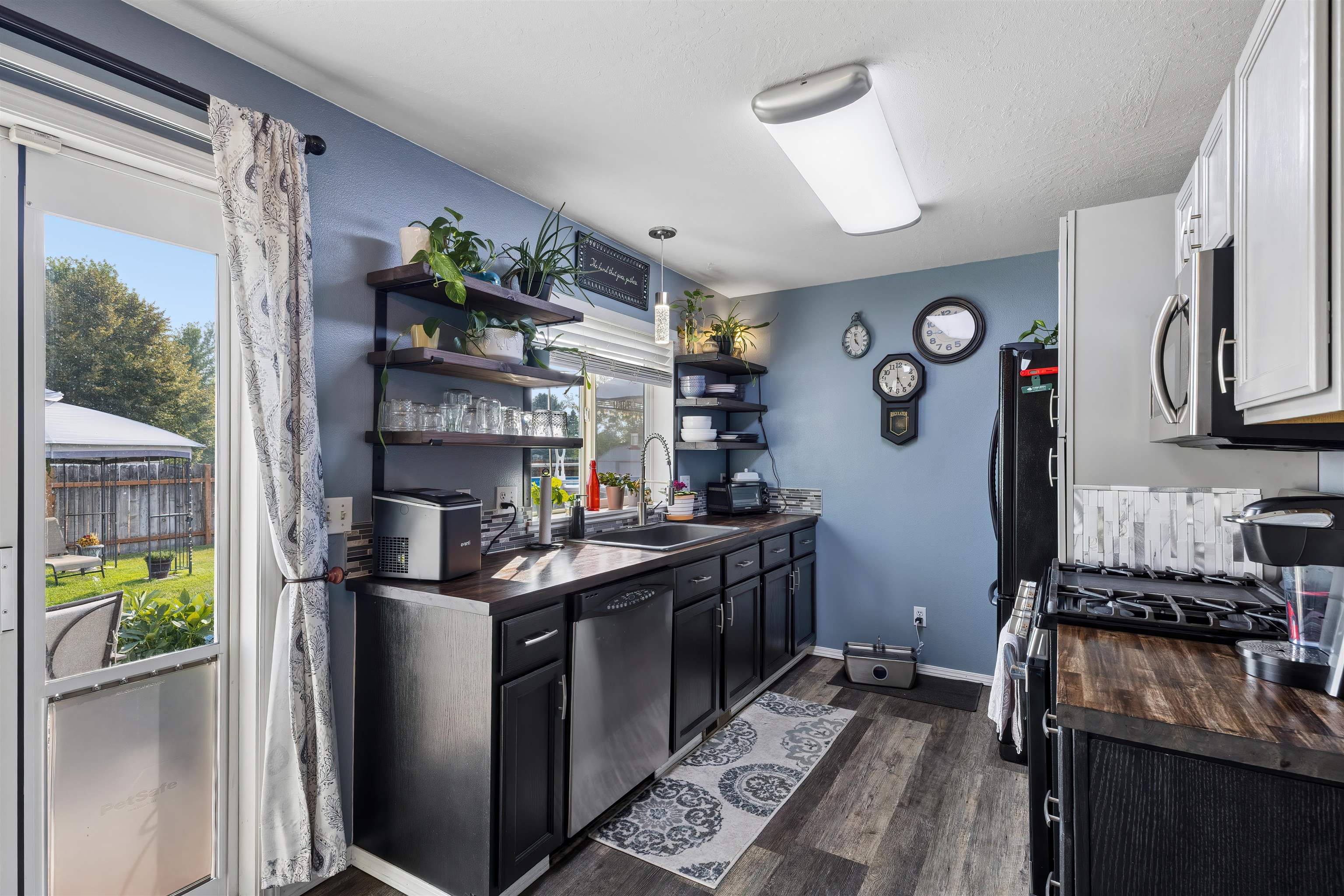 20216 E Grace Ln - Photo 11