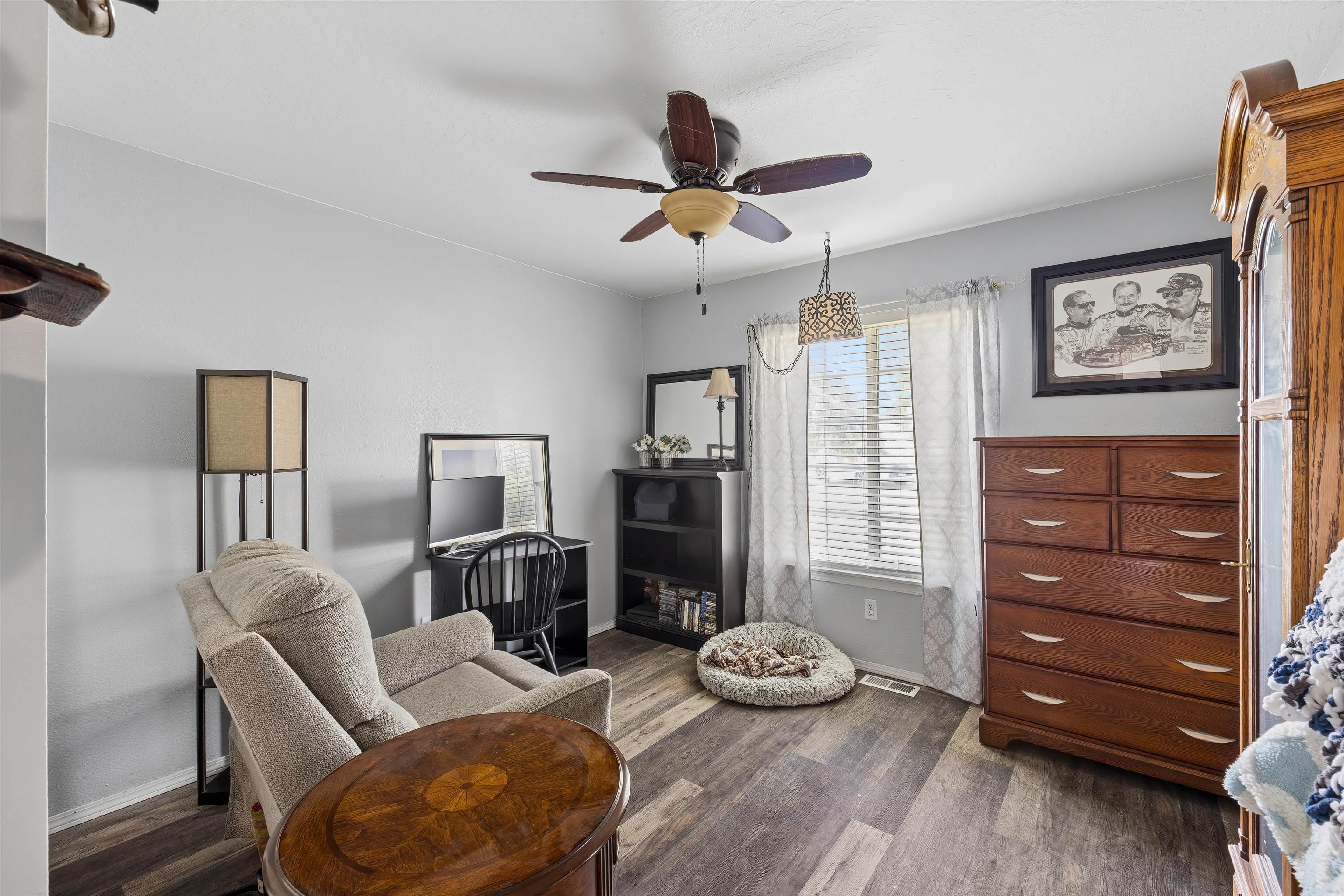 20216 E Grace Ln - Photo 16