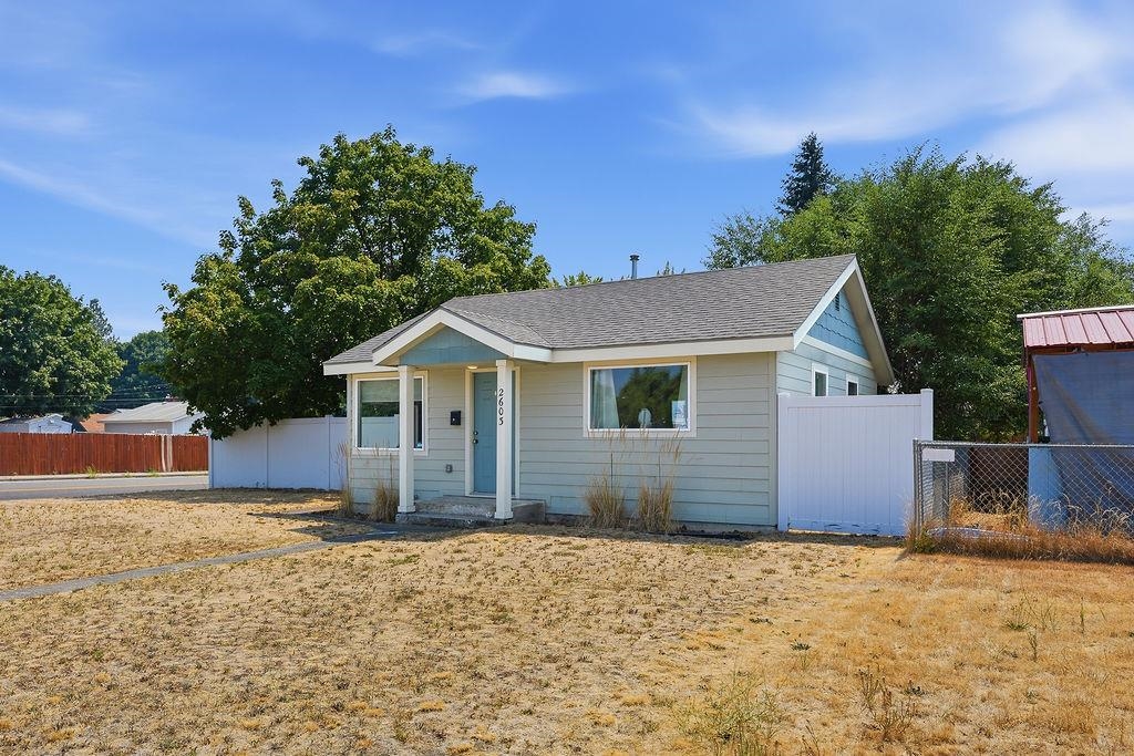 2603 W Rowan Ave - Photo 2