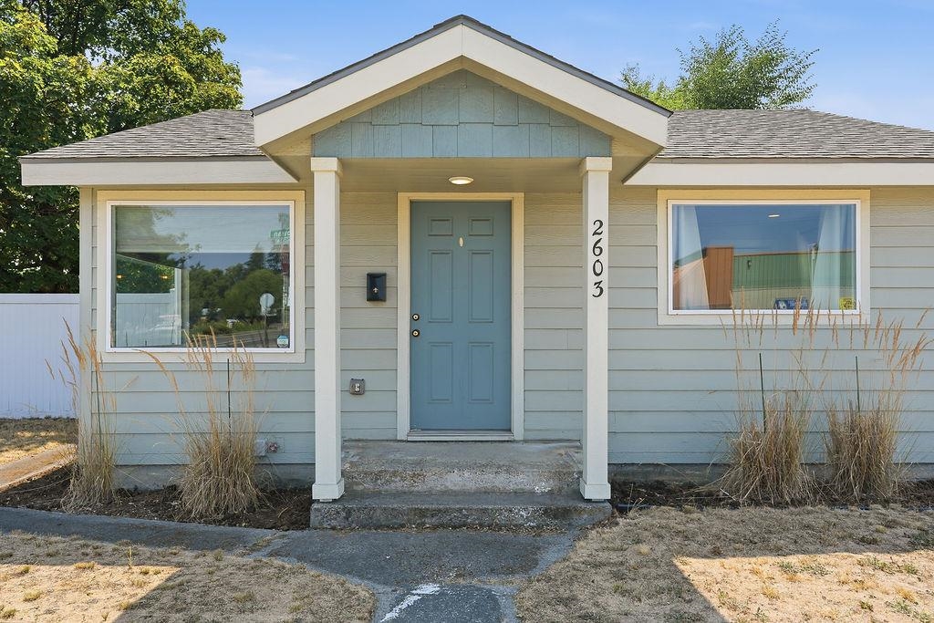 2603 W Rowan Ave - Photo 1