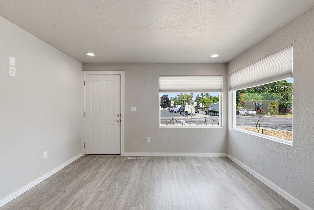 2603 W Rowan Ave - Photo 3