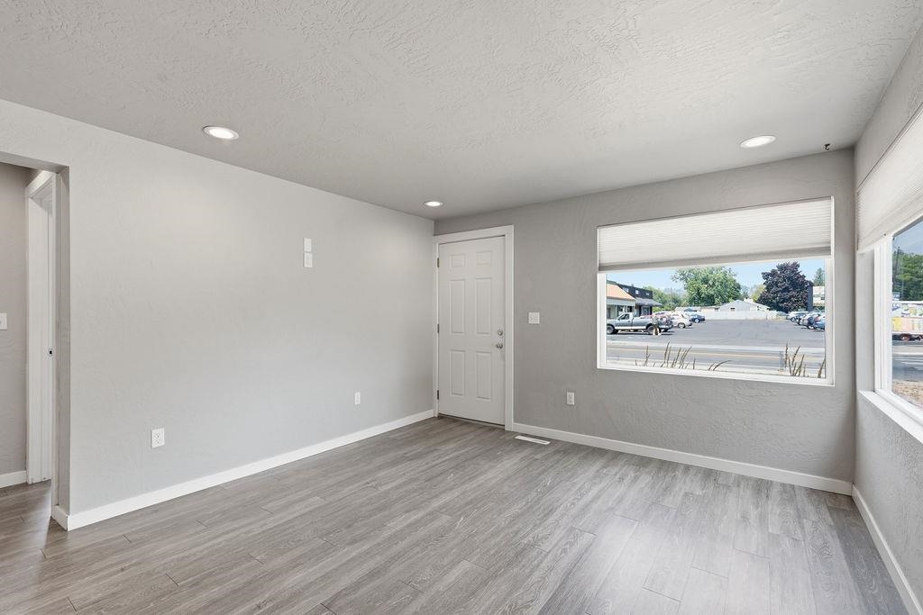 2603 W Rowan Ave - Photo 4