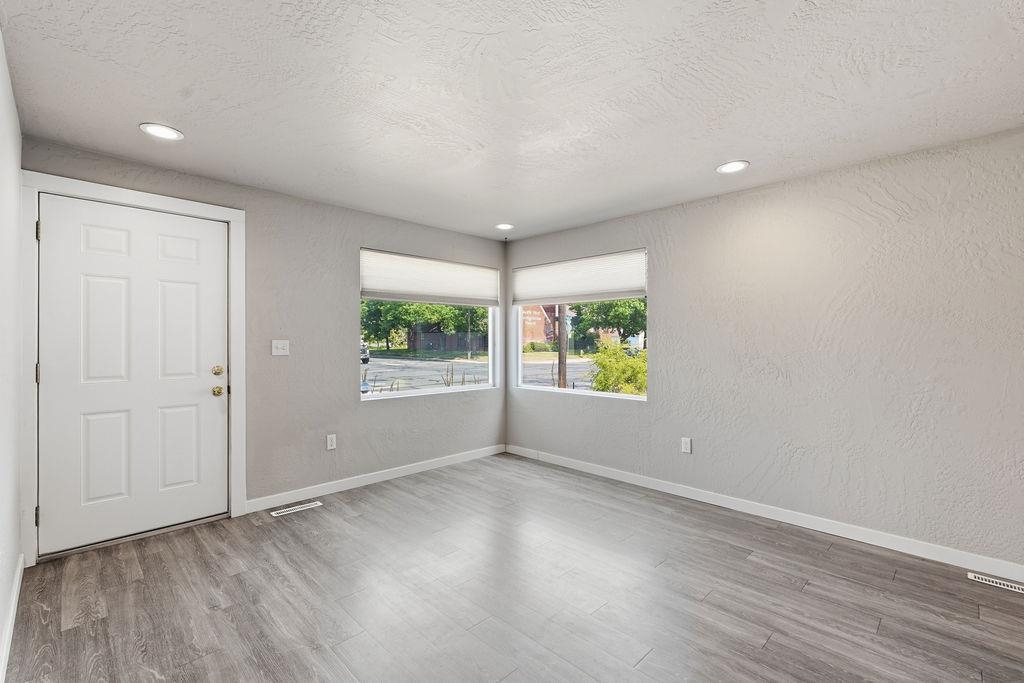 2603 W Rowan Ave - Photo 5