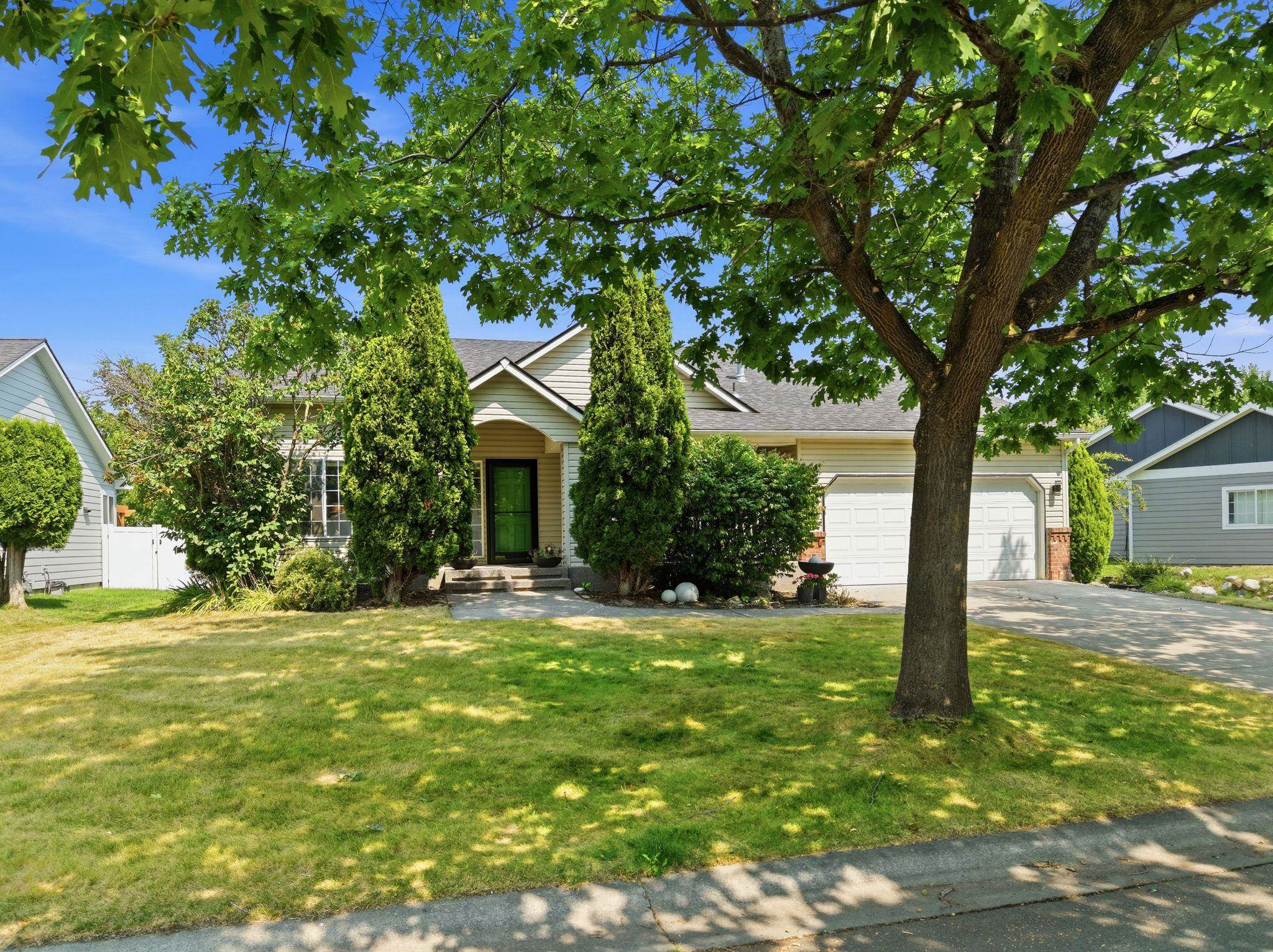 826 N Malvern Rd - Photo 1