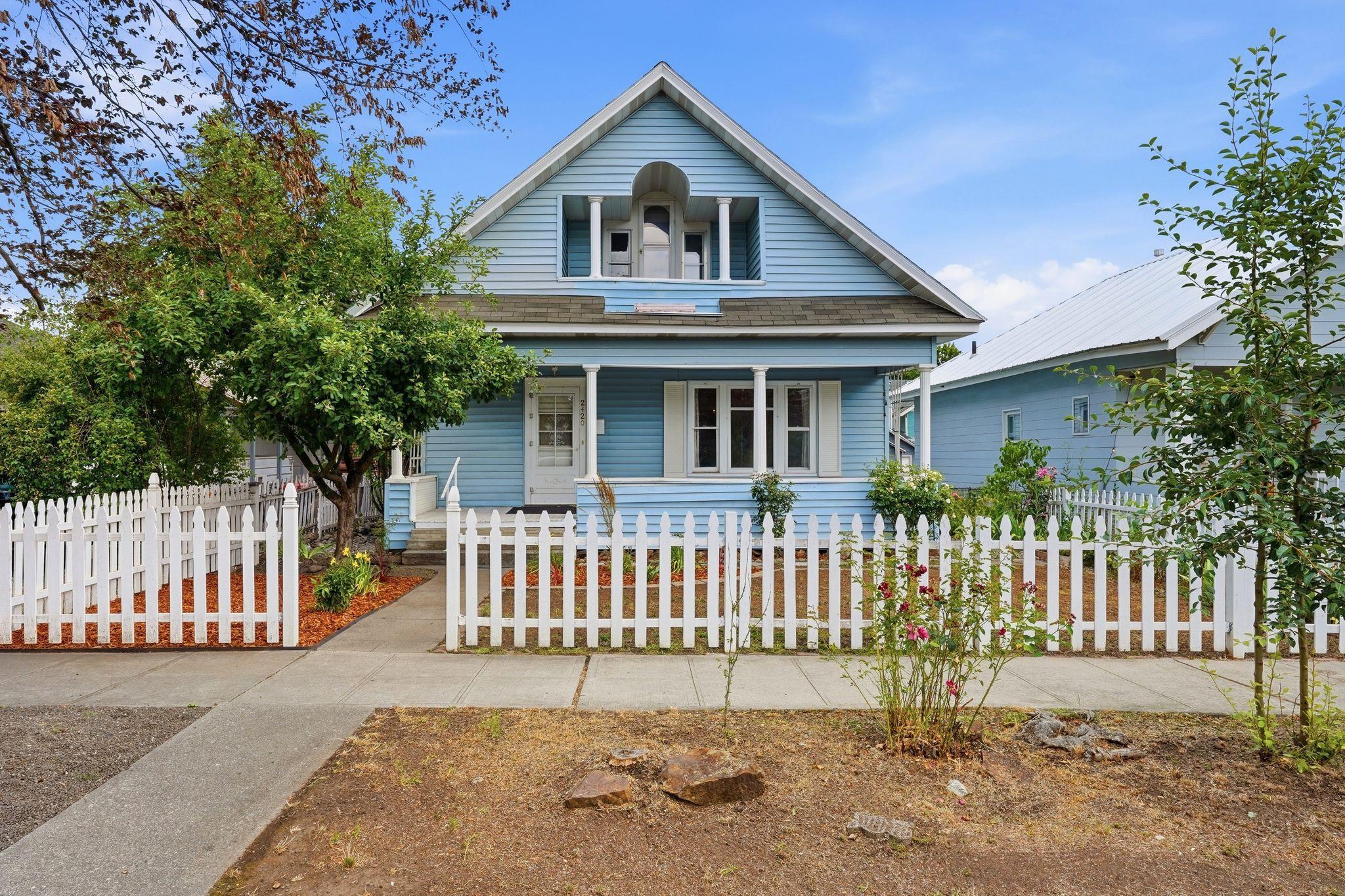 2420 W Maxwell Ave - Photo 1