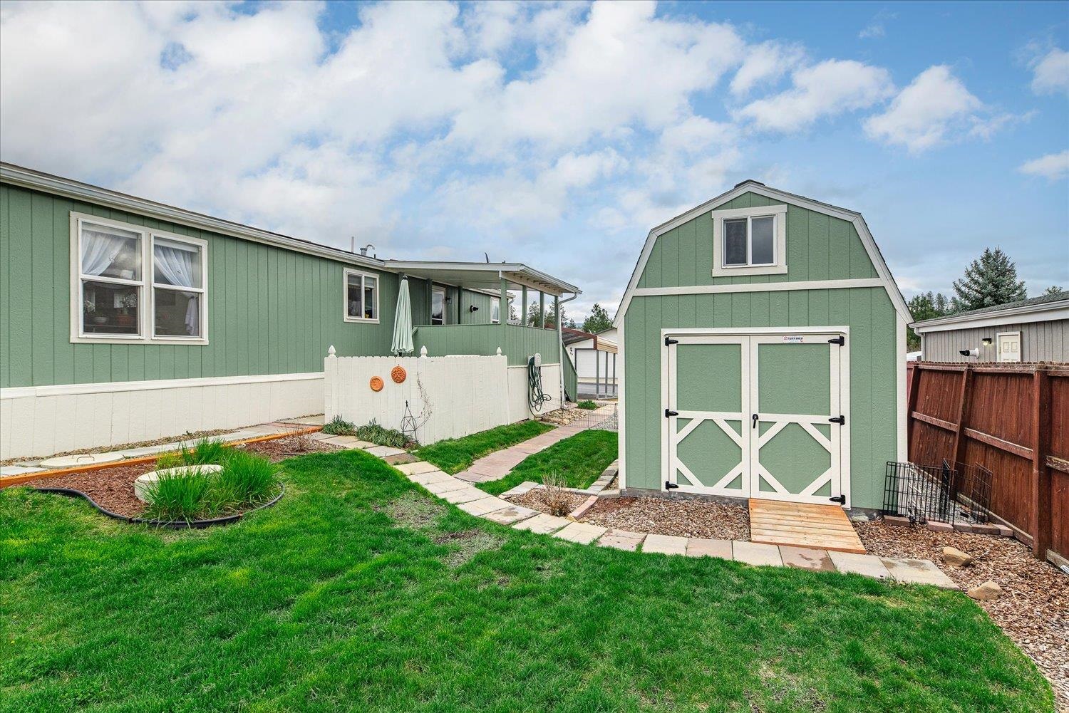 3110 E Chattaroy Rd - Photo 2