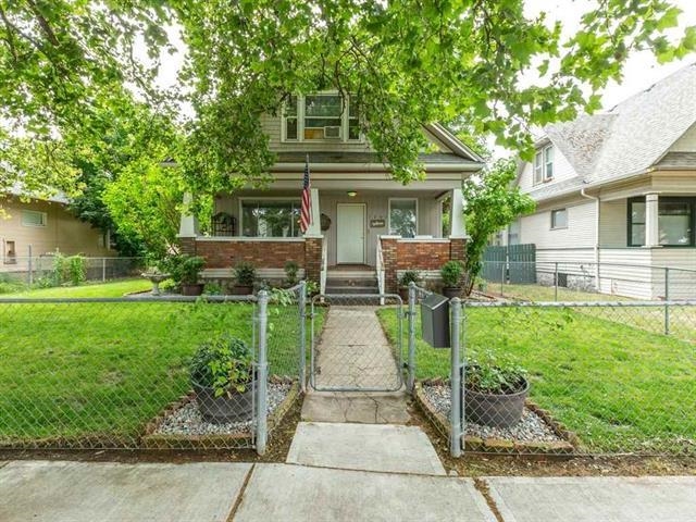 1207 W Shannon Ave - Photo 1