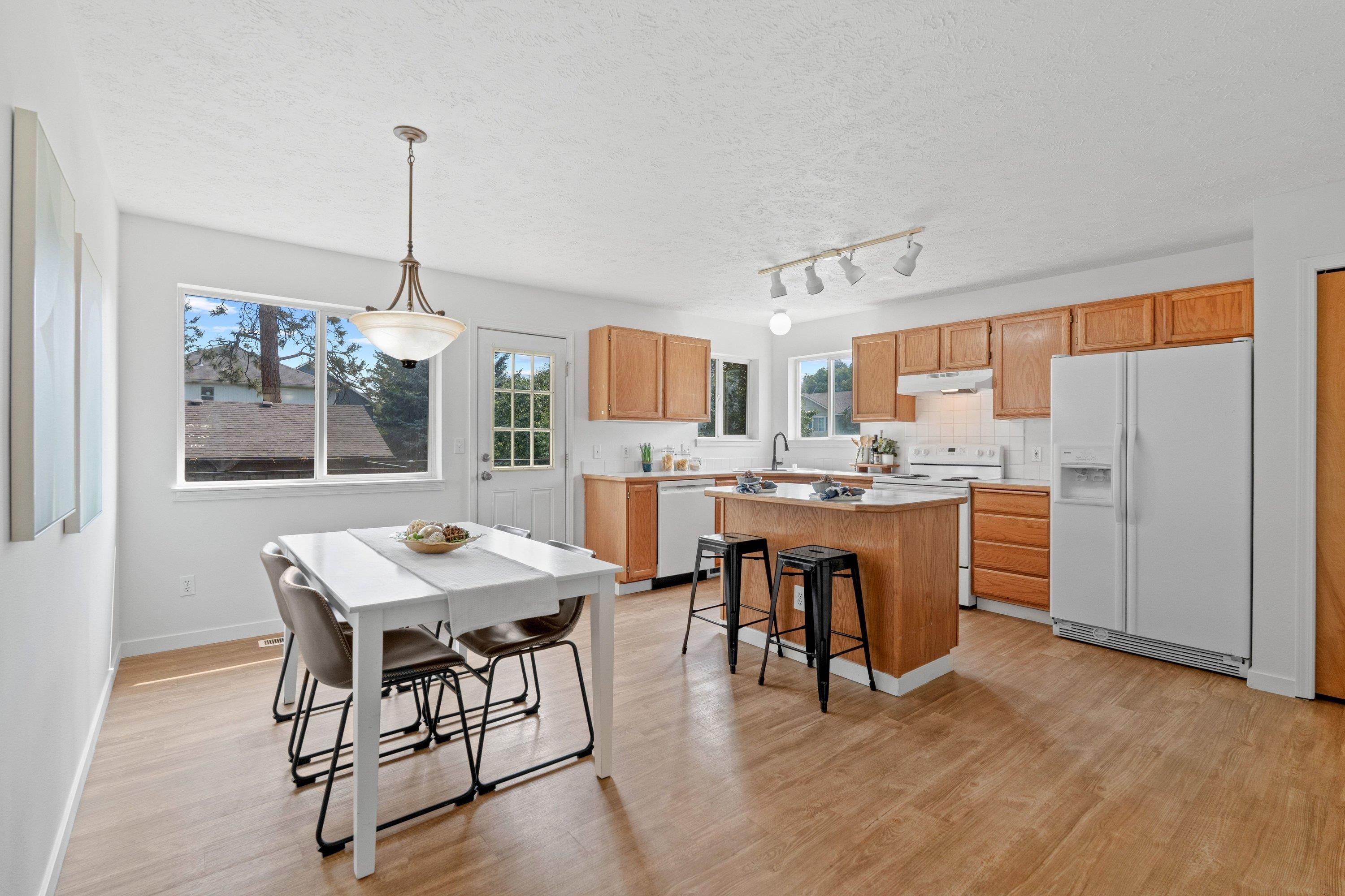 3408 E 48th Ct - Photo 8