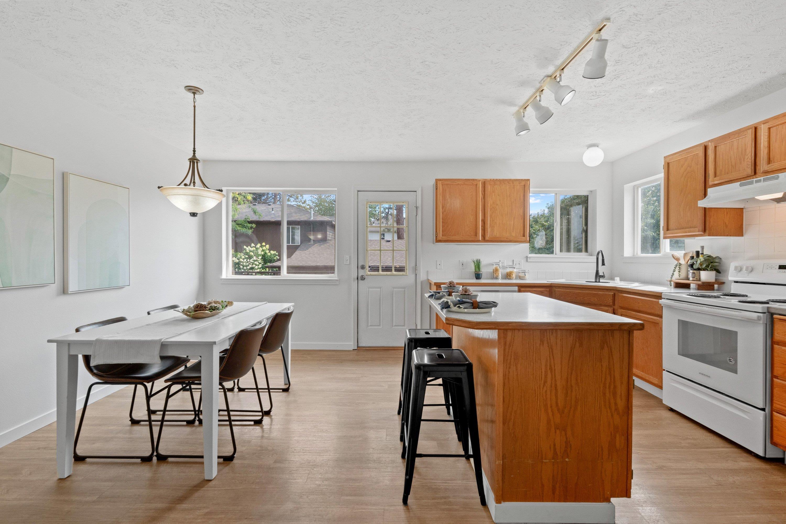 3408 E 48th Ct - Photo 9