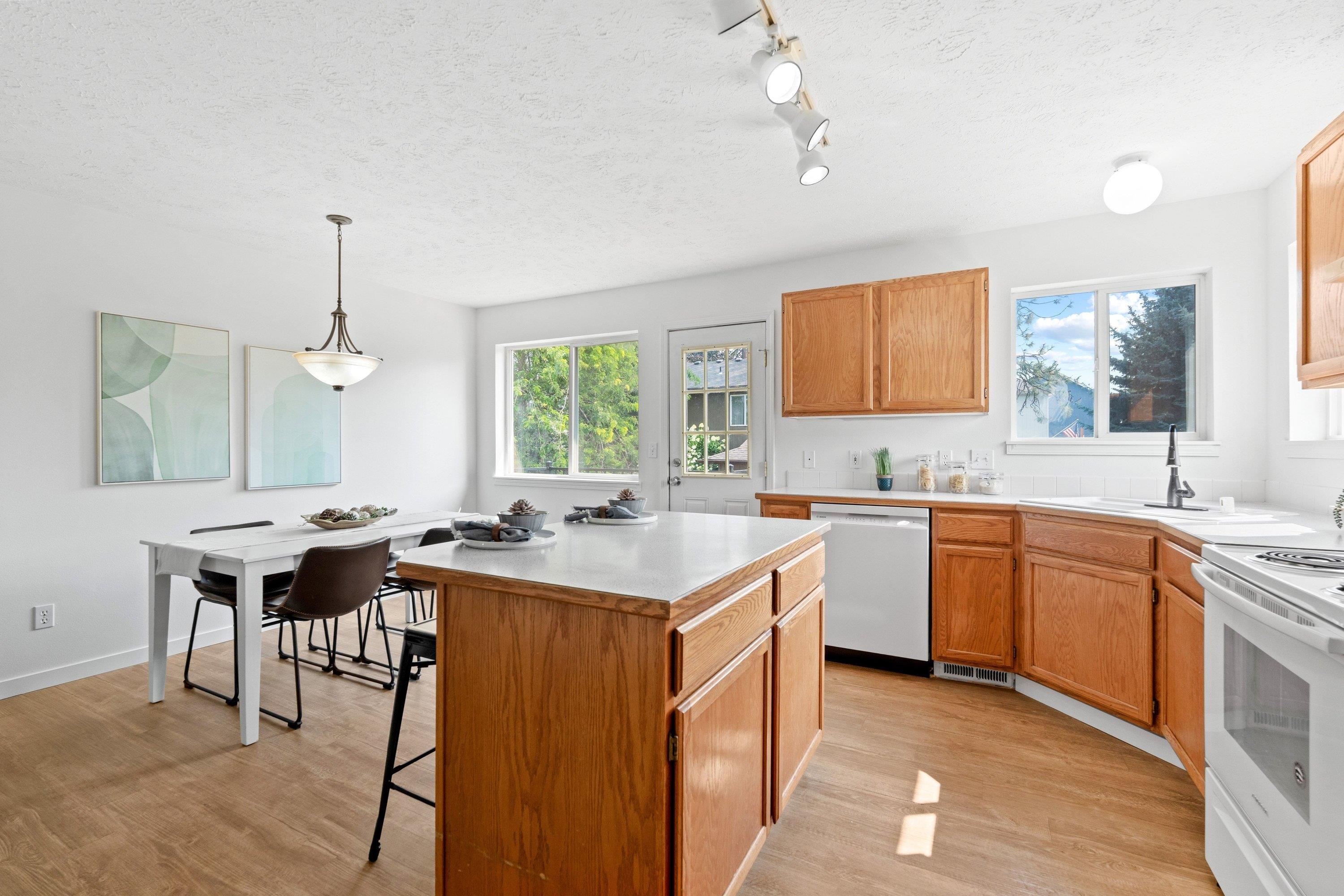 3408 E 48th Ct - Photo 11