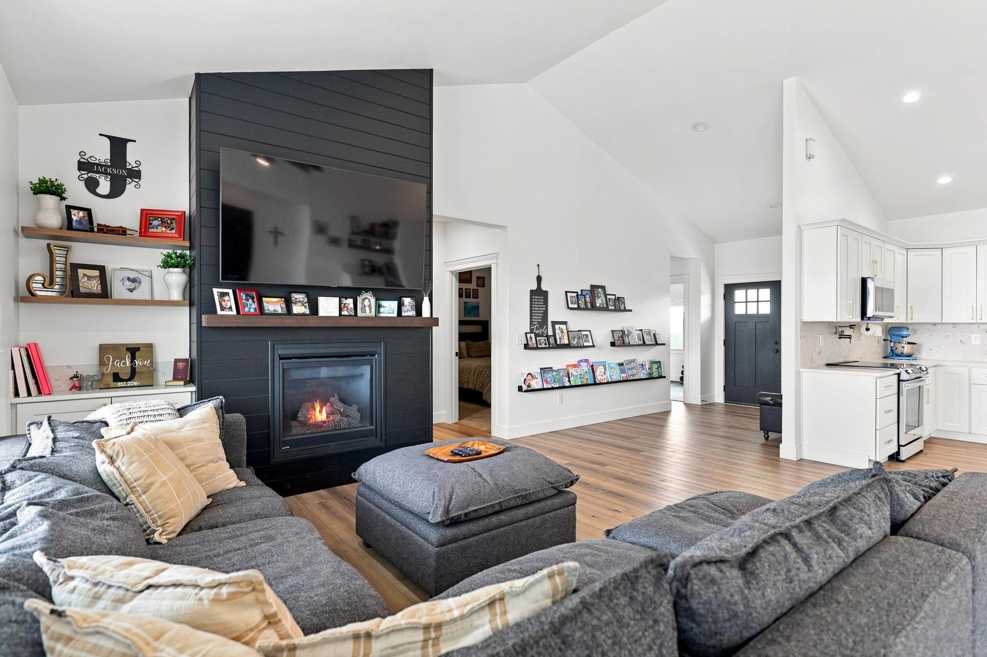 530 E Summit Ave - Photo 3