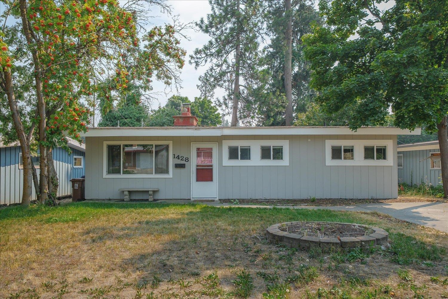 1428 E 40th Ave - Photo 1