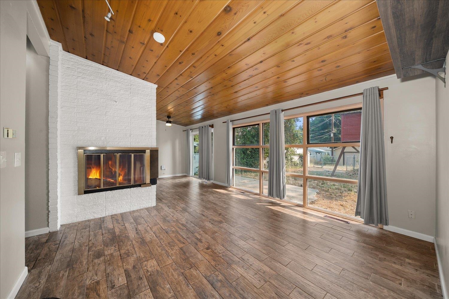 1428 E 40th Ave - Photo 3