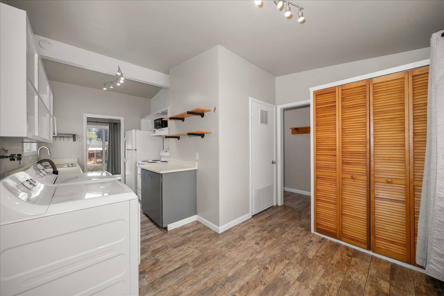 1428 E 40th Ave - Photo 12