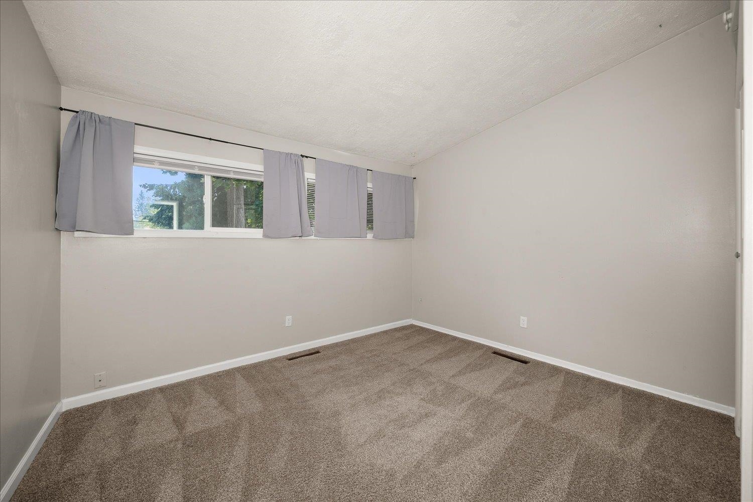 1428 E 40th Ave - Photo 18