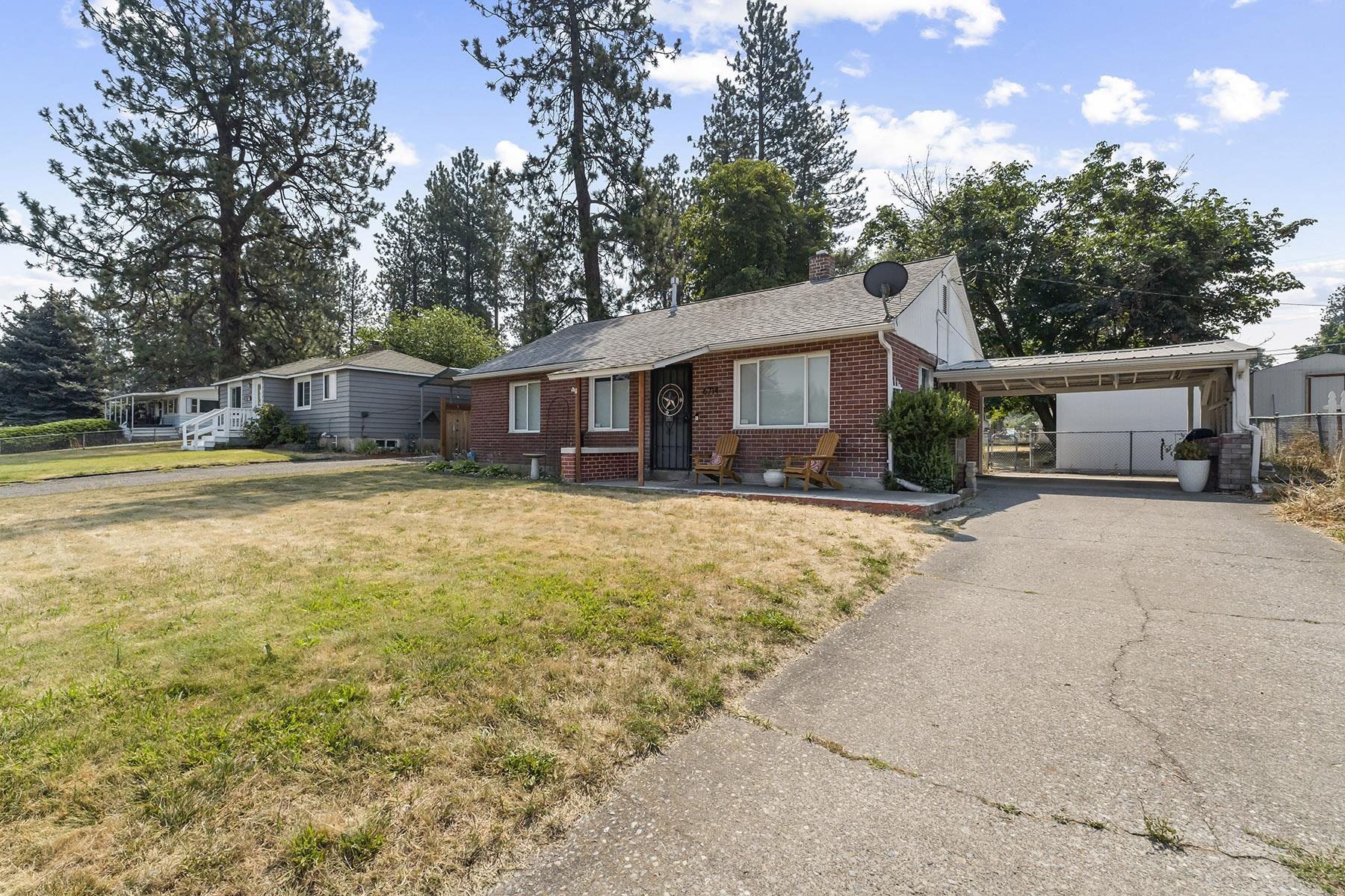 6714 E 4TH Ave - Photo 2