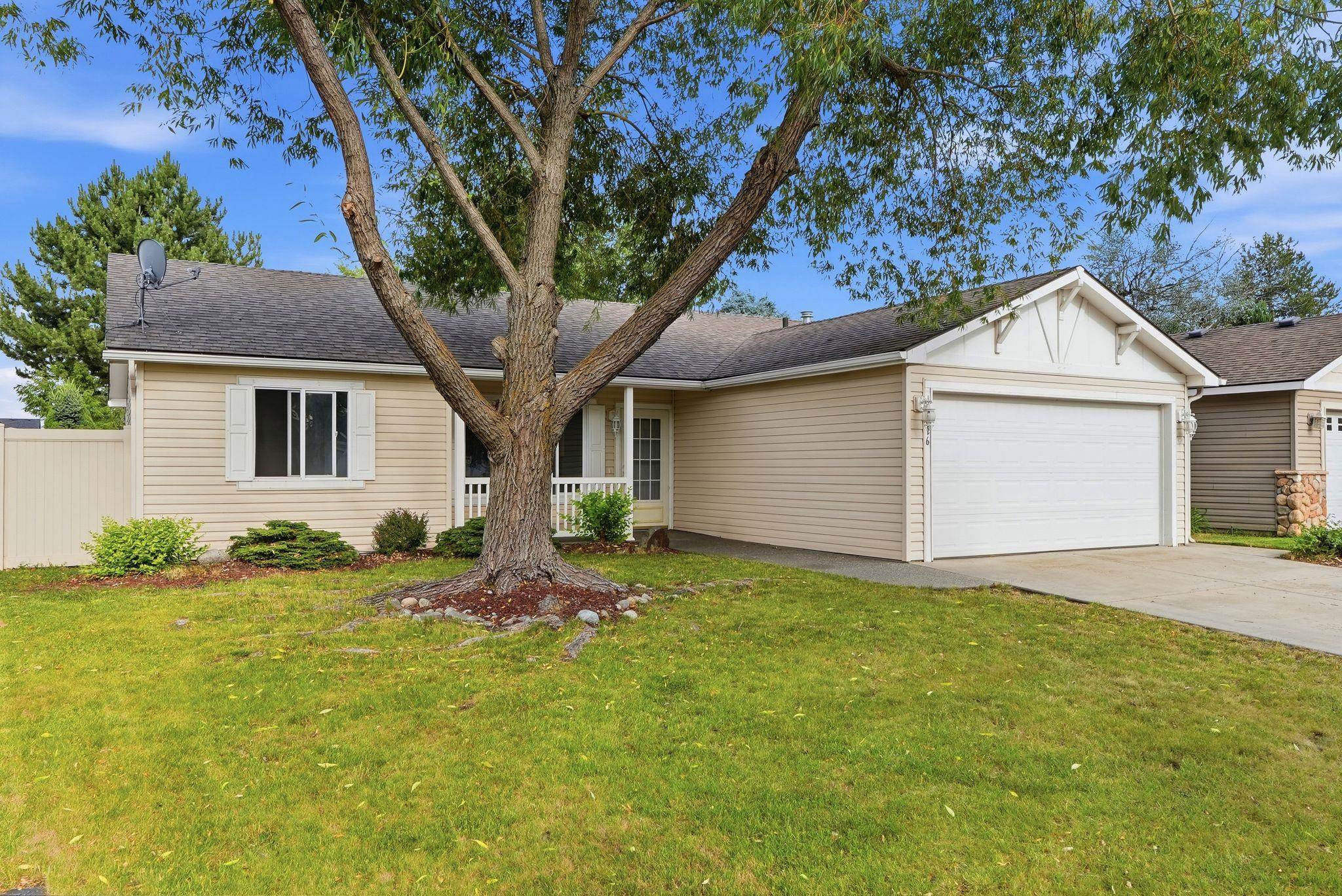 1616 N Aladdin Rd - Photo 2