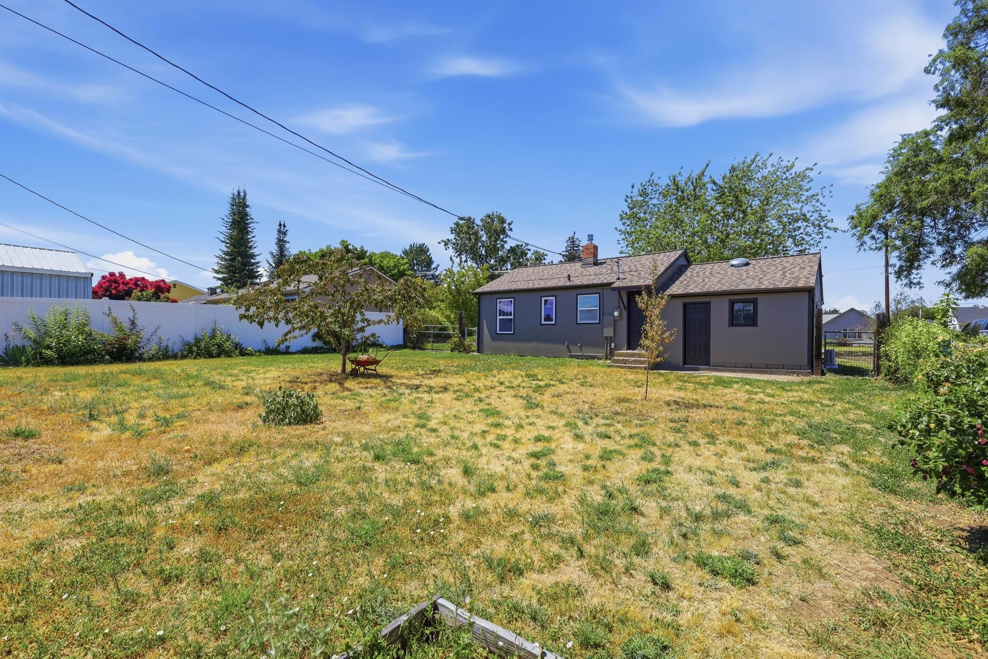 1107 S Lundstrom St - Photo 8