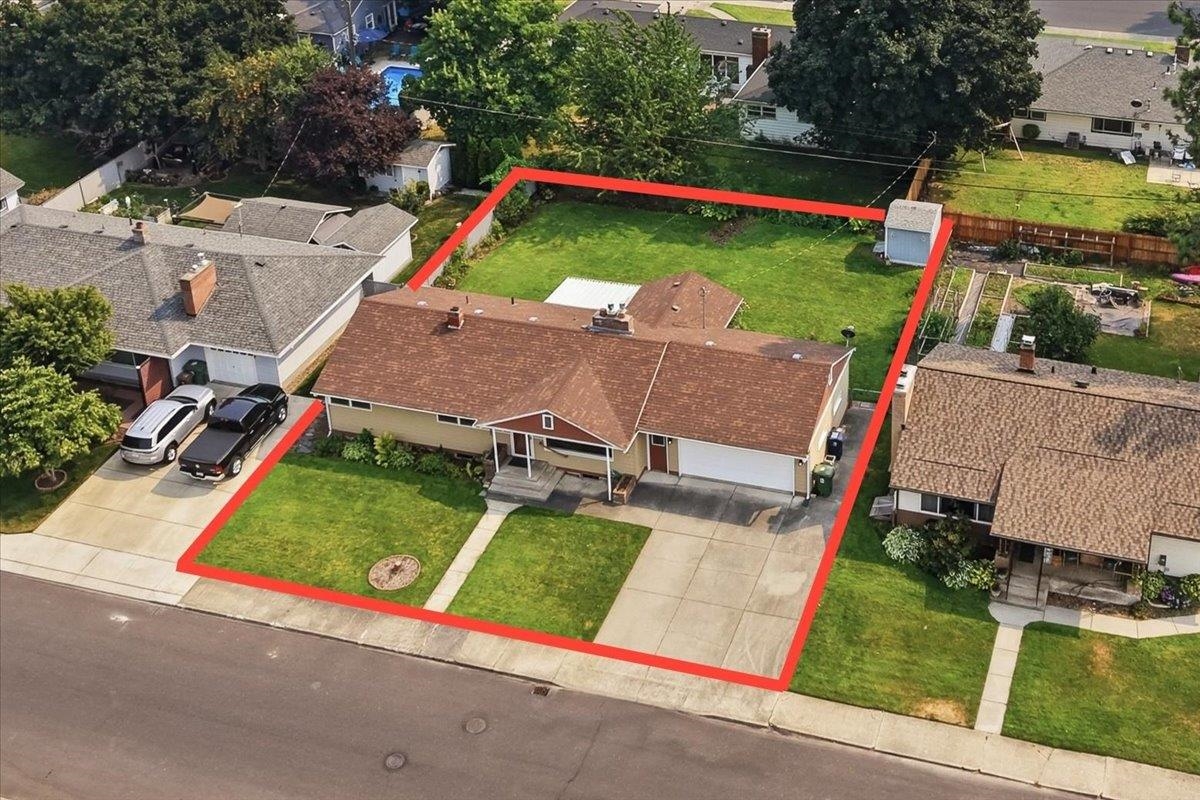 201 W Franklin Ct - Photo 1