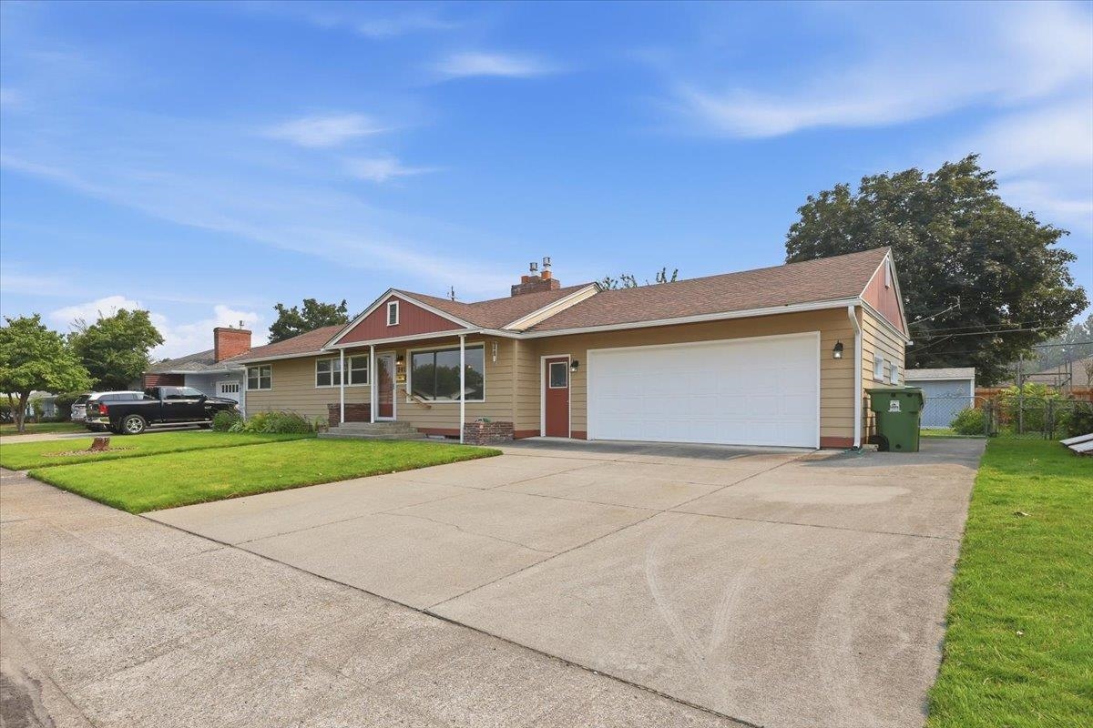 201 W Franklin Ct - Photo 2