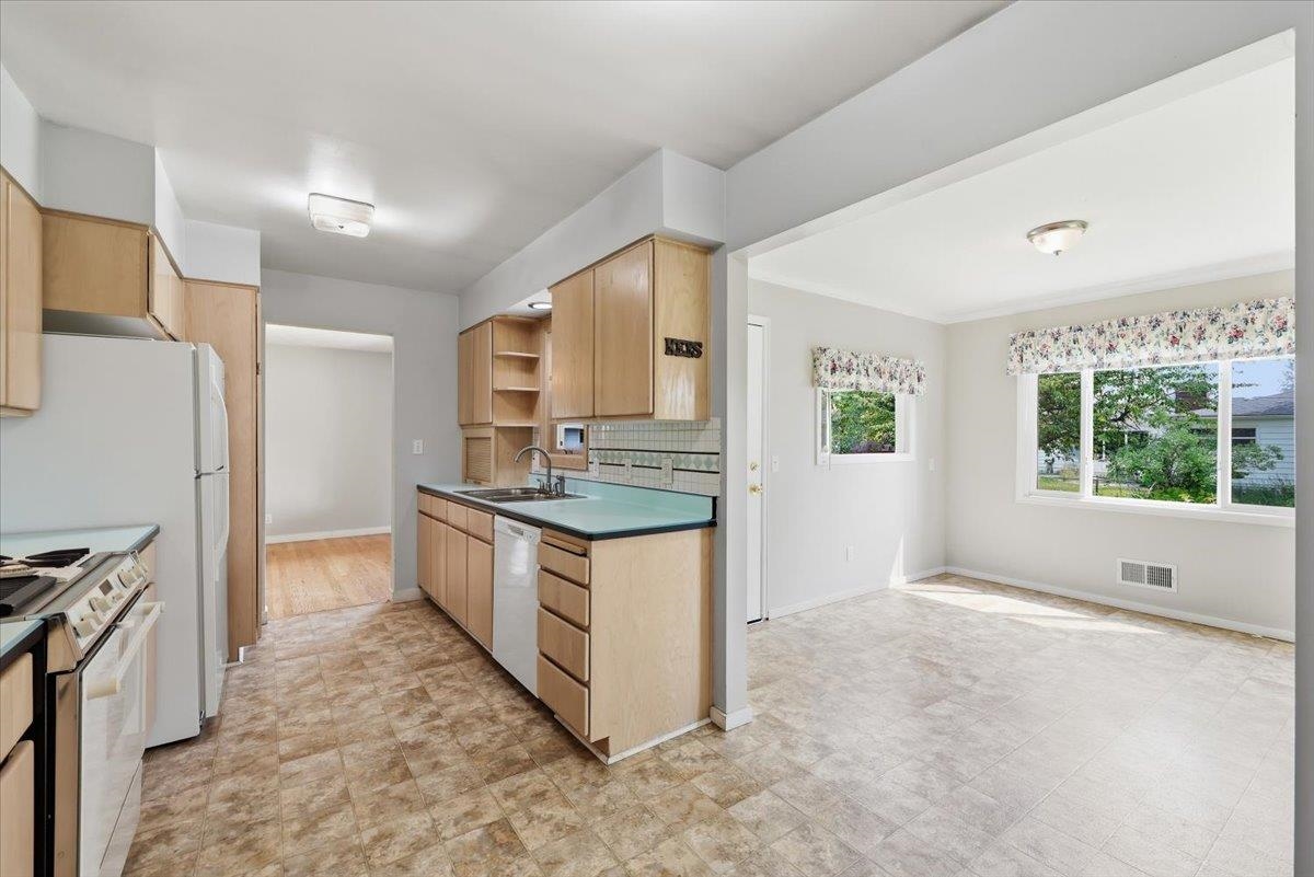 201 W Franklin Ct - Photo 3