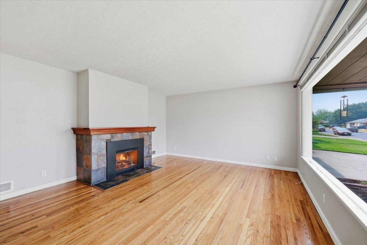 201 W Franklin Ct - Photo 4