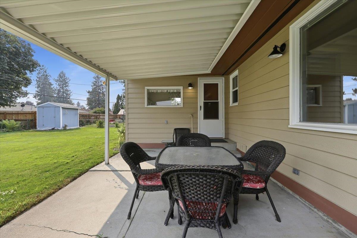 201 W Franklin Ct - Photo 5