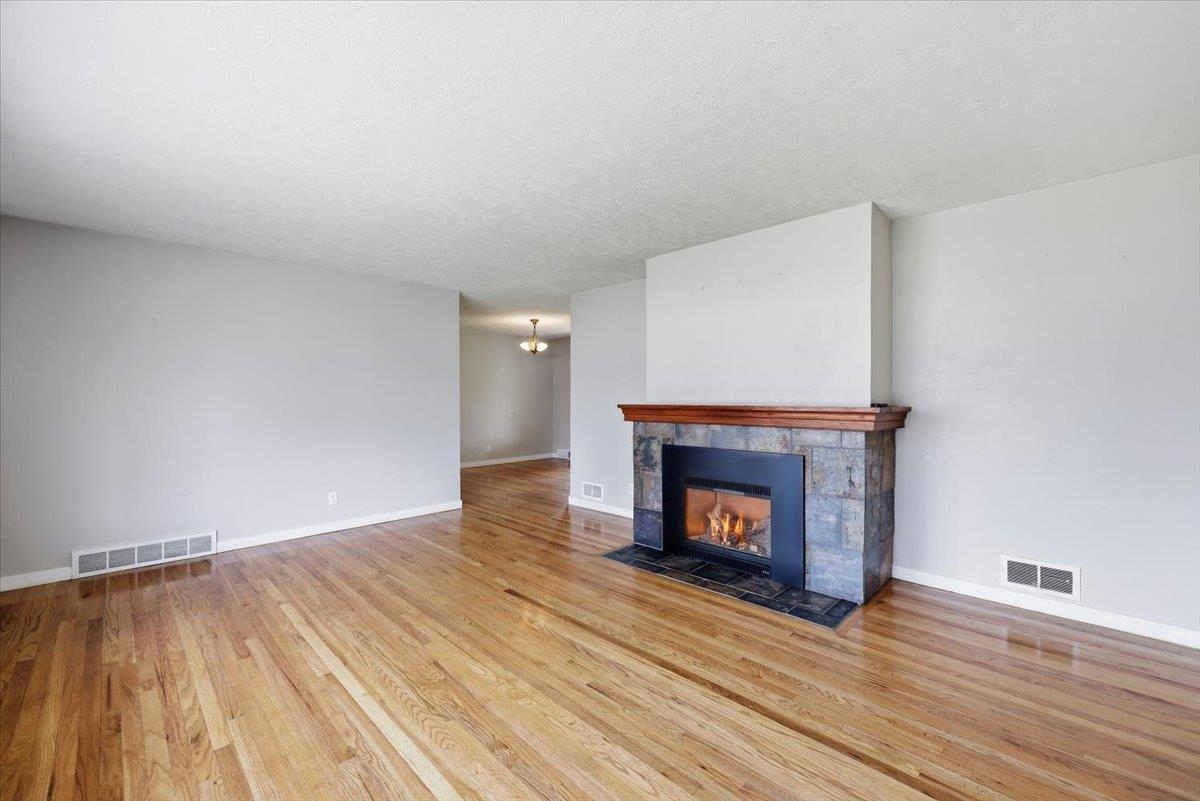 201 W Franklin Ct - Photo 9