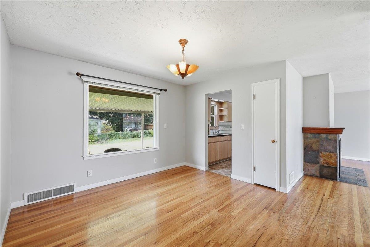 201 W Franklin Ct - Photo 10