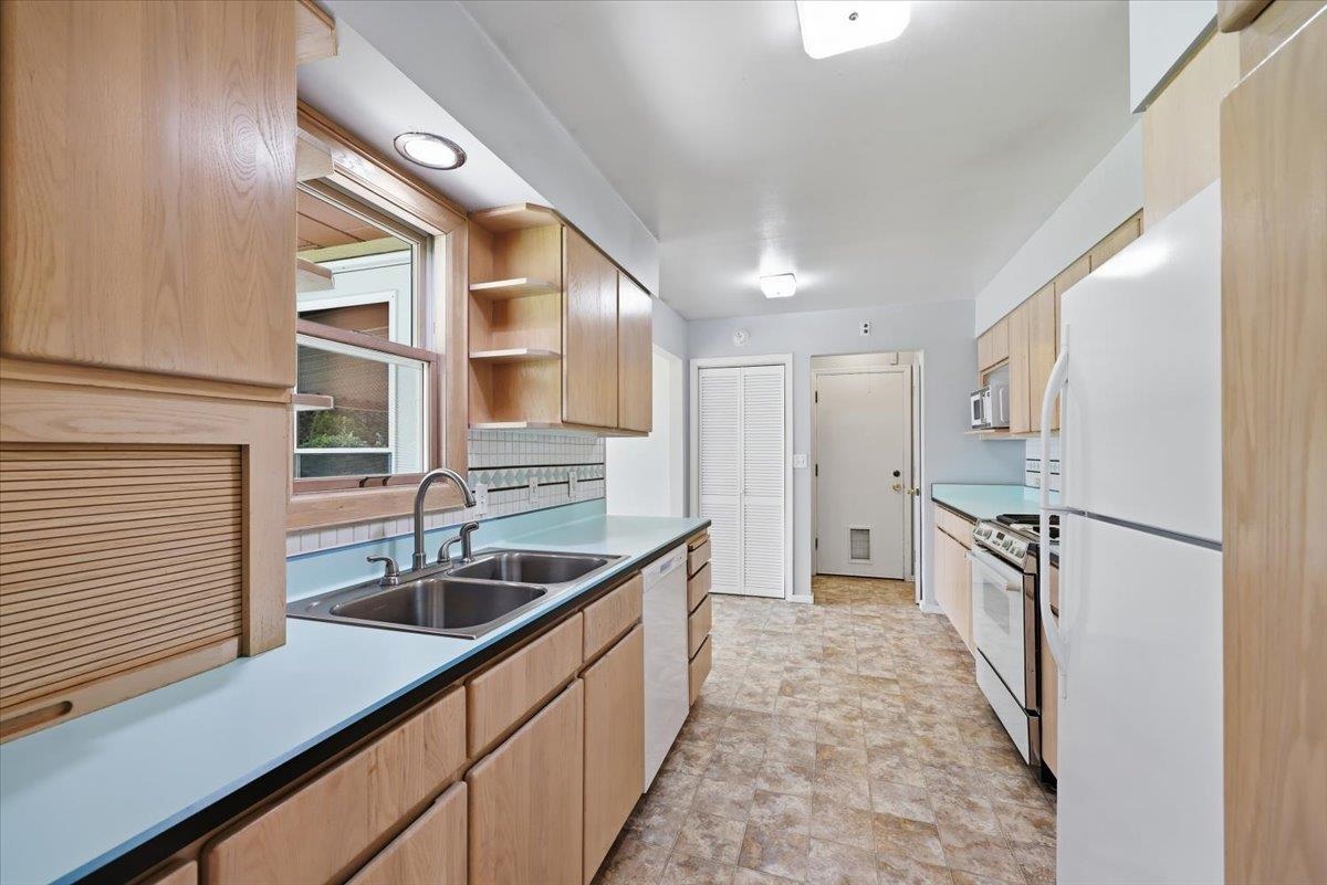 201 W Franklin Ct - Photo 12