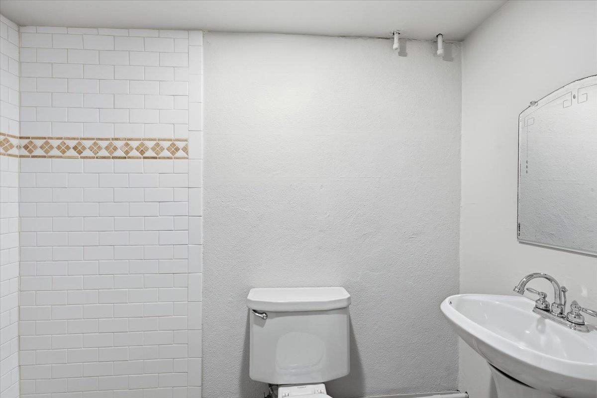 201 W Franklin Ct - Photo 25