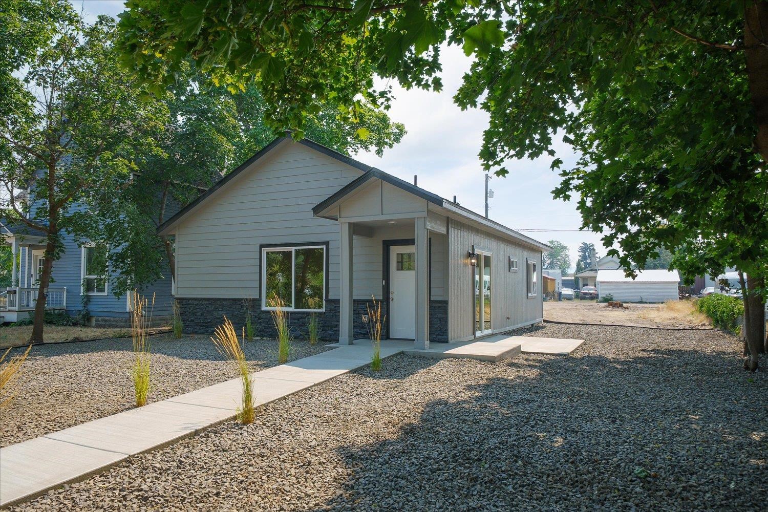 1924 E Sharp Ave - Photo 2