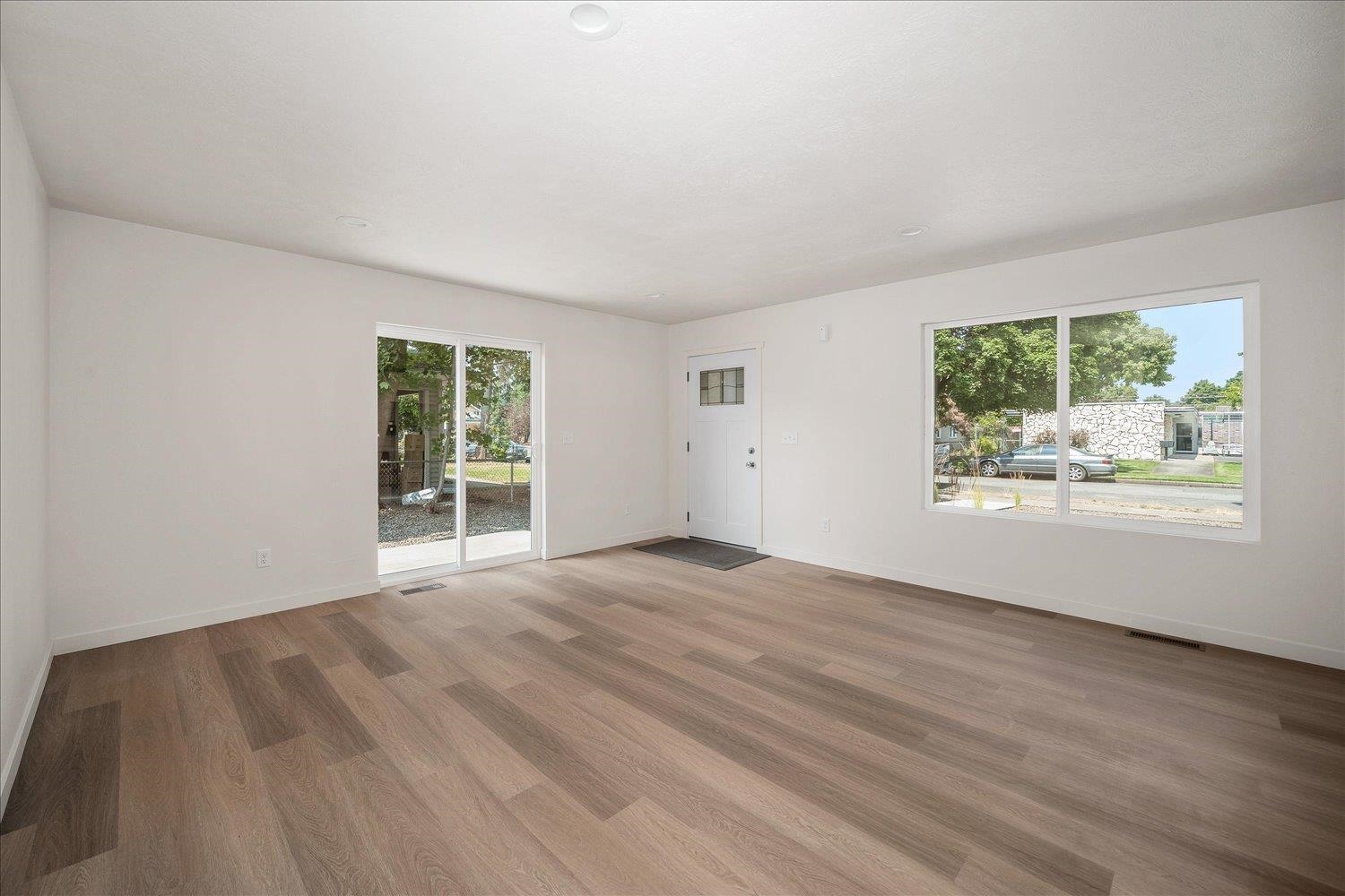 1924 E Sharp Ave - Photo 8