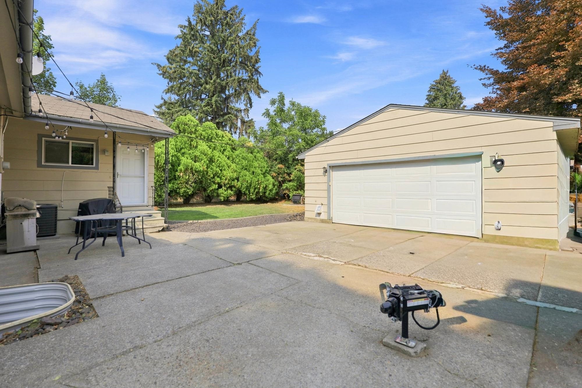 5804 N Audubon St - Photo 3