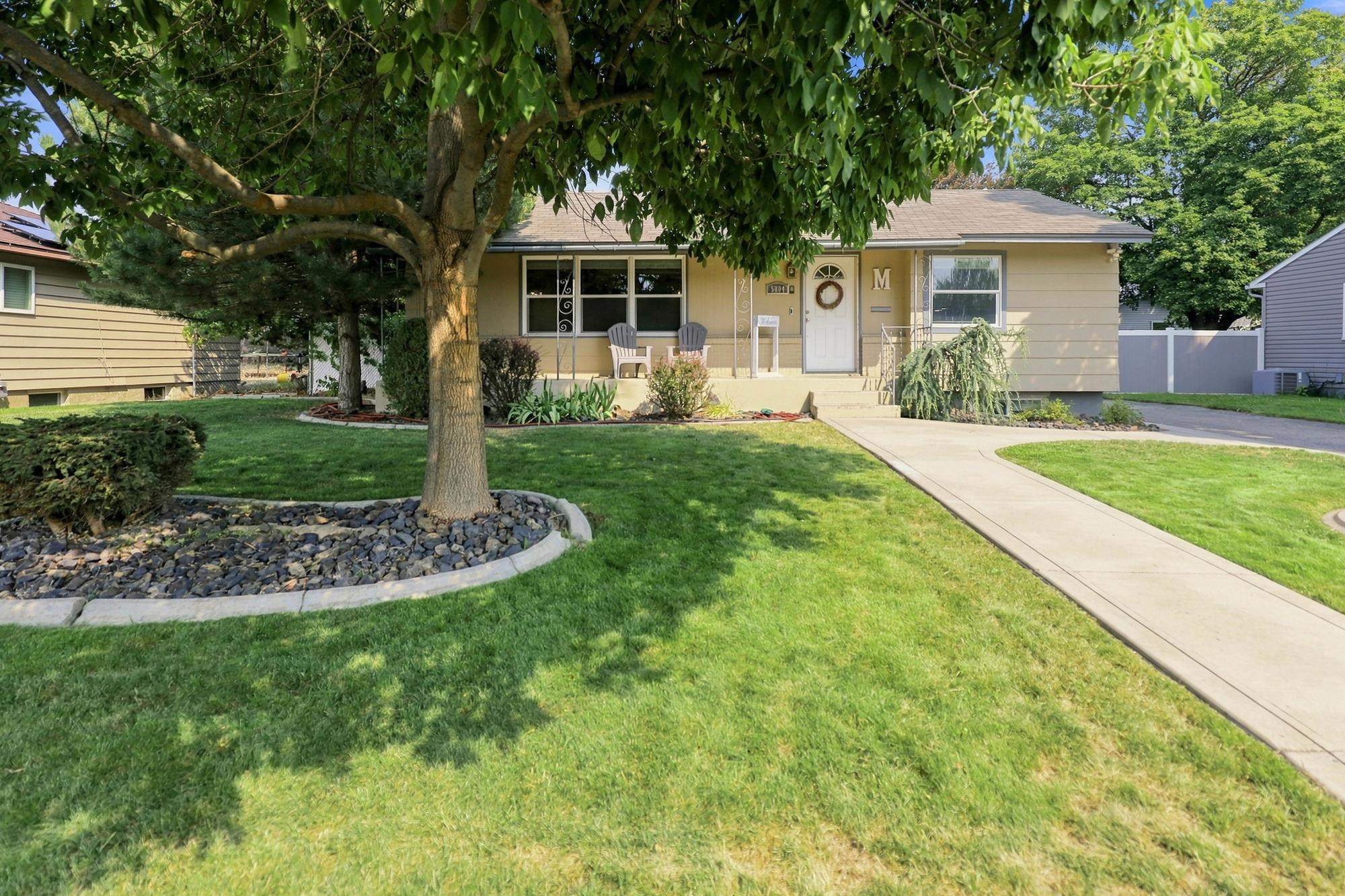 5804 N Audubon St - Photo 1