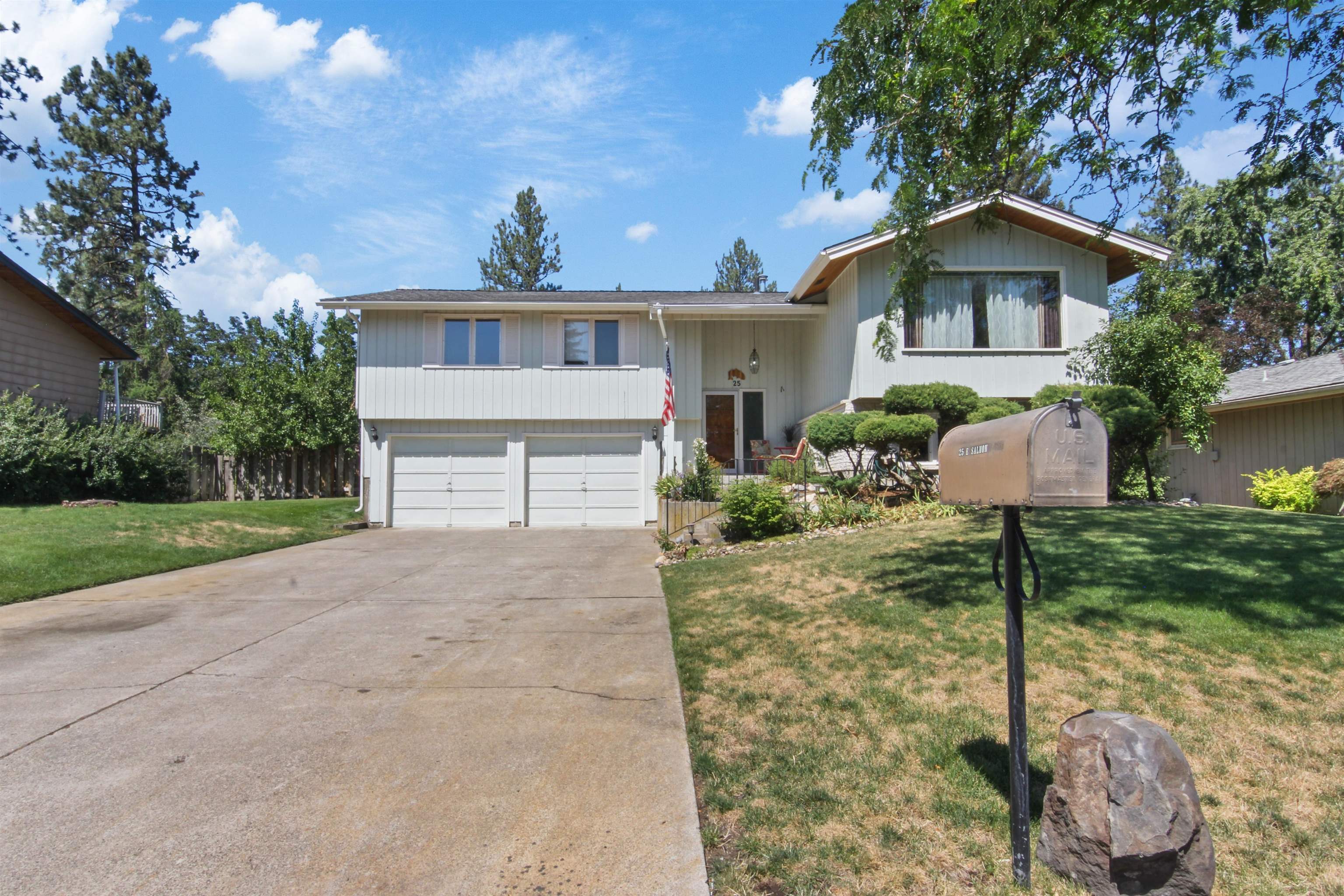 25 E Salmon Ave - Photo 2
